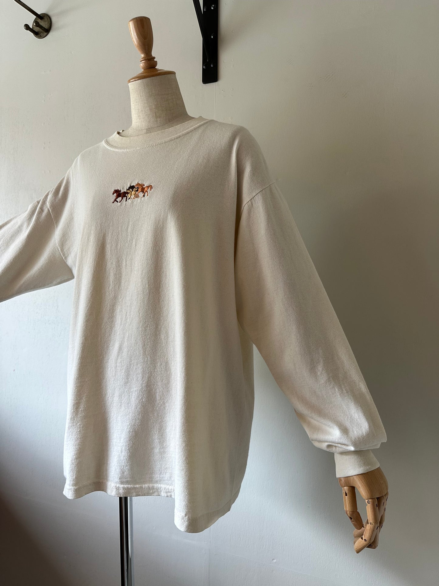 horse embroidery long sleeve T-shirt