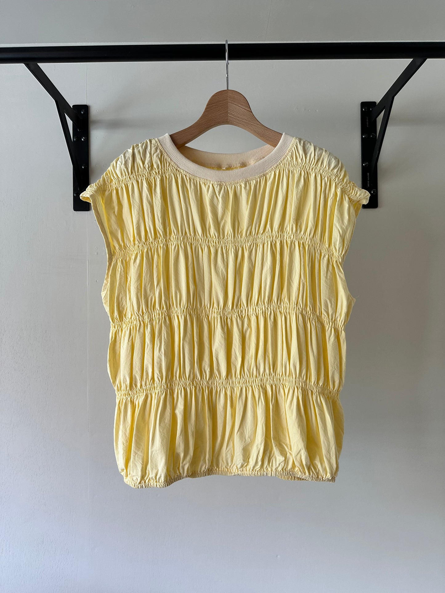 sleeveless shirring tops
