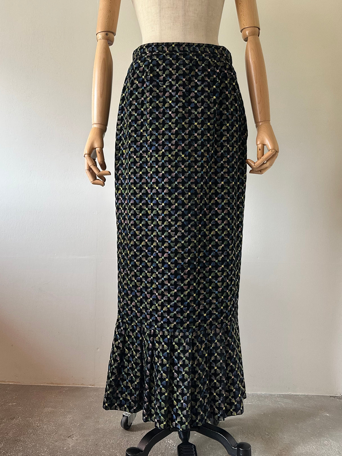 embroidery velvet maxi skirt