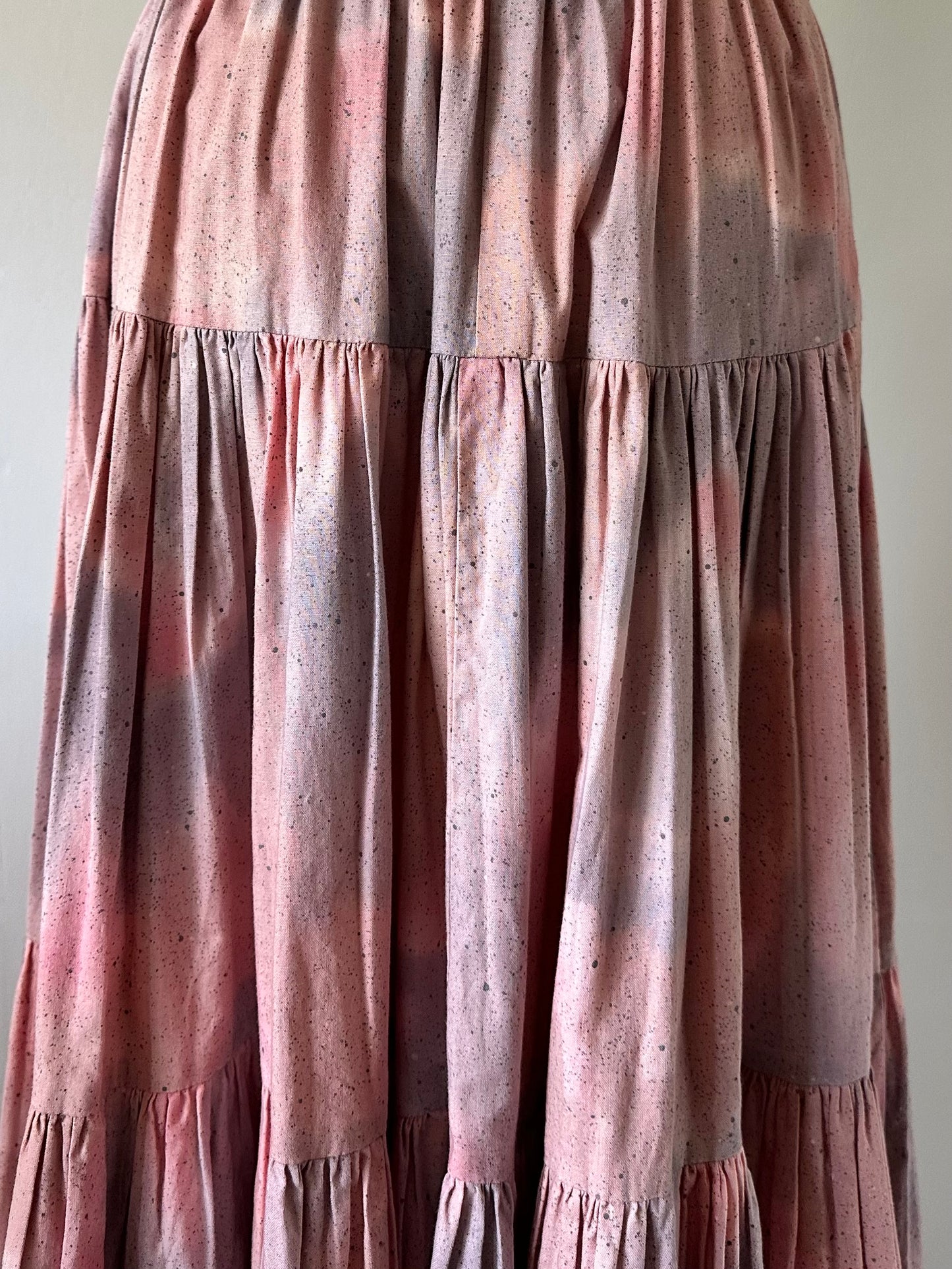 pale gradation tiered skirt