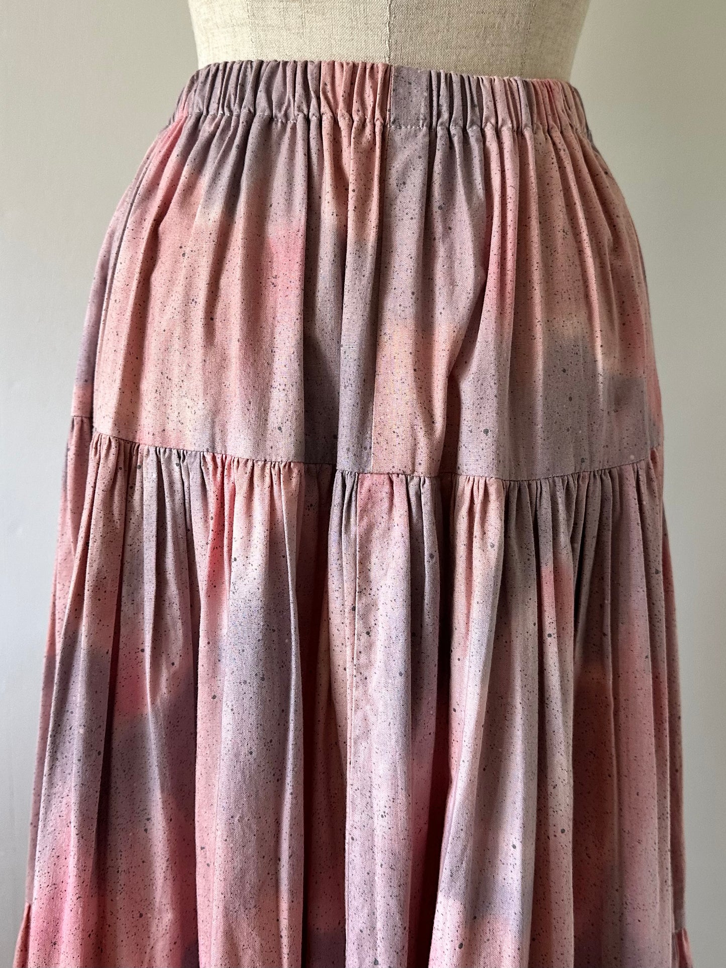 pale gradation tiered skirt