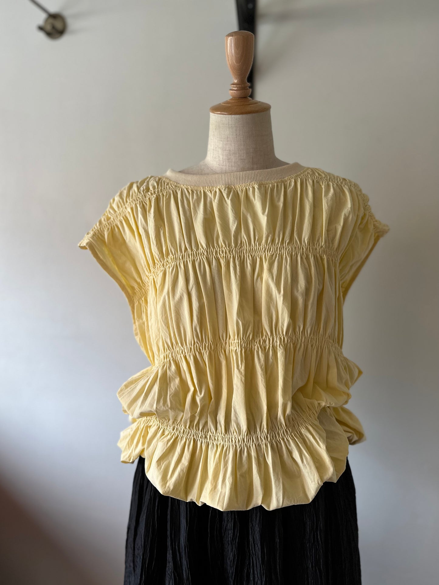 sleeveless shirring tops
