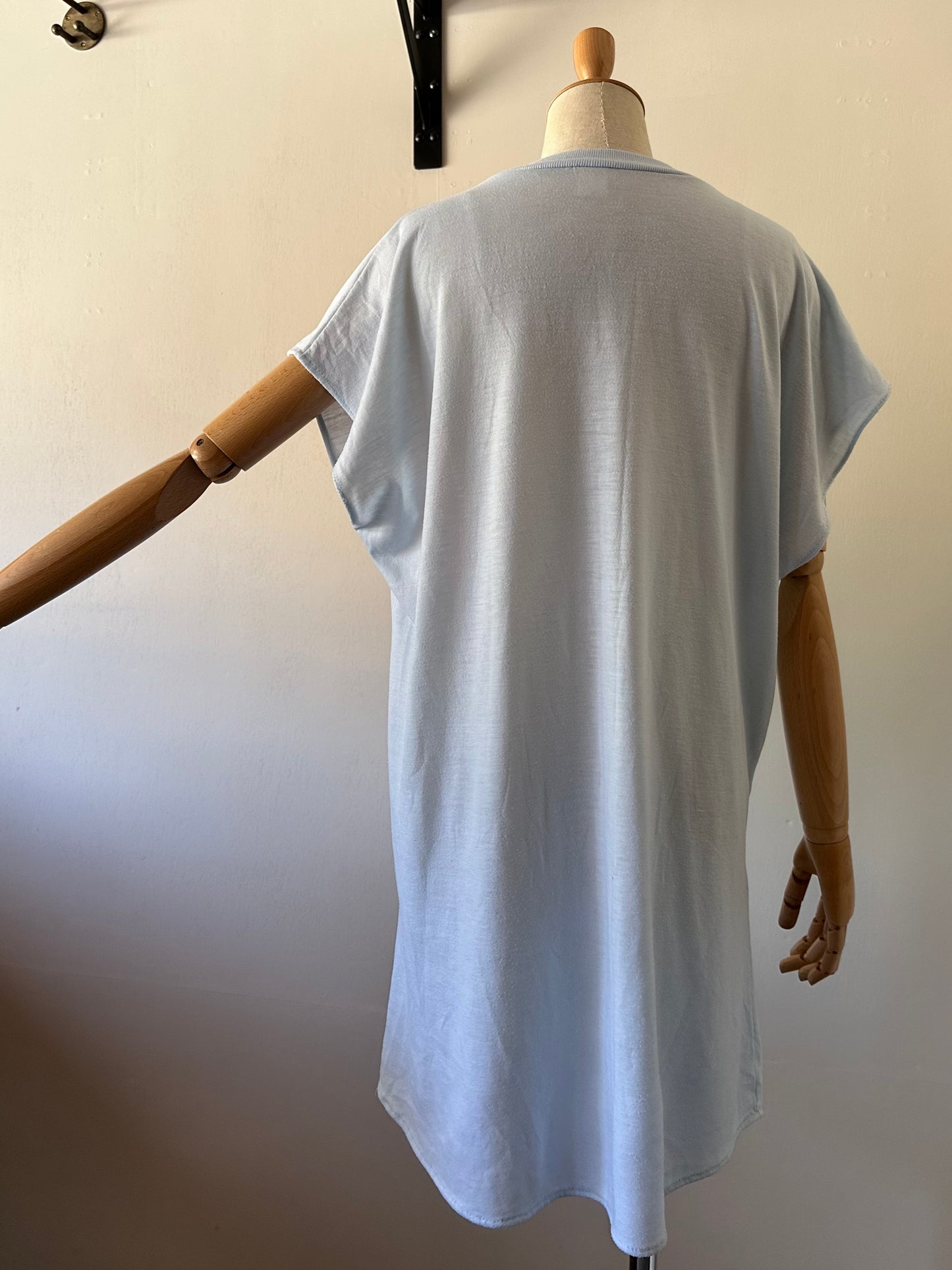 sleeveless print T-shirt