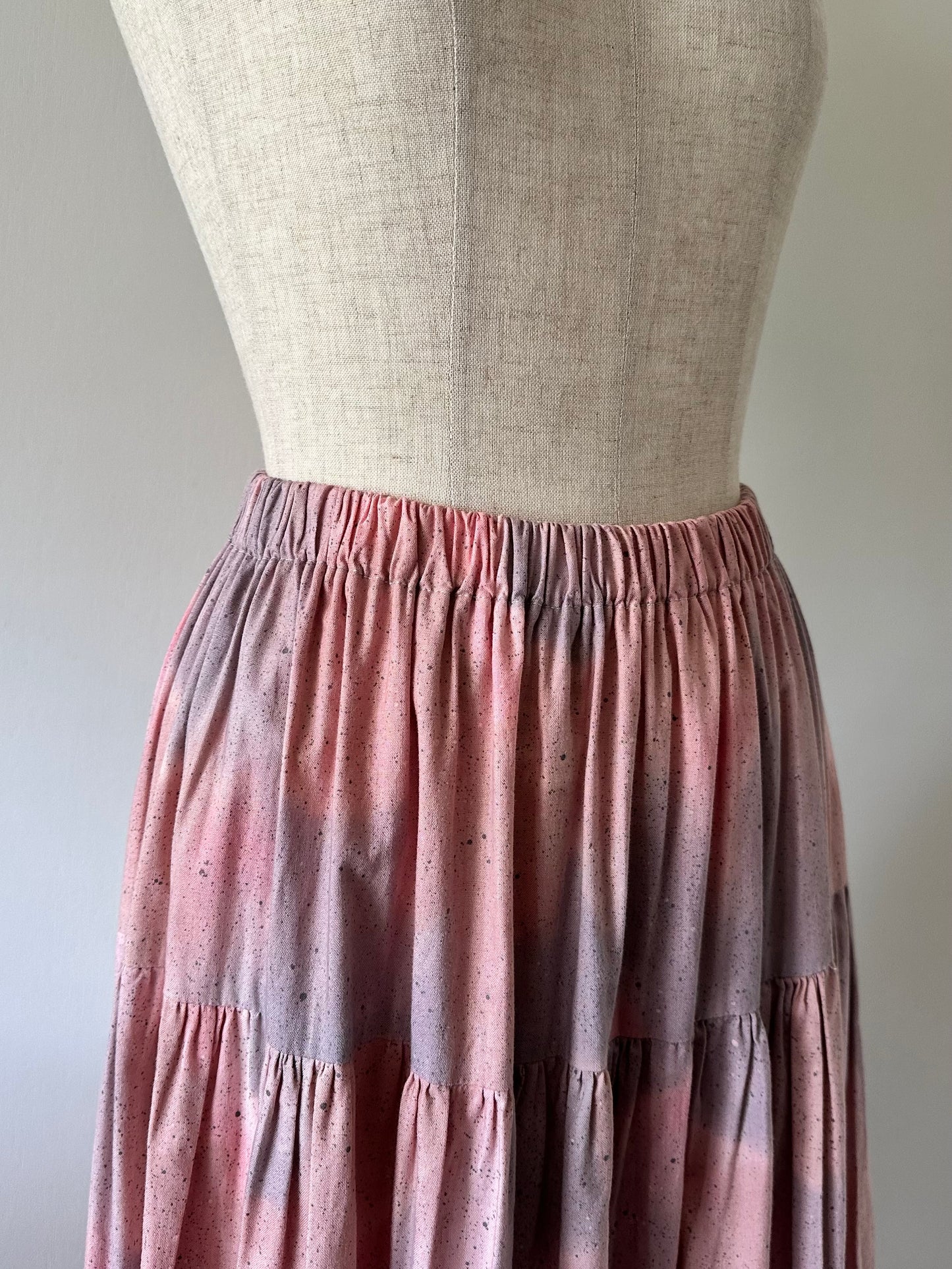 pale gradation tiered skirt
