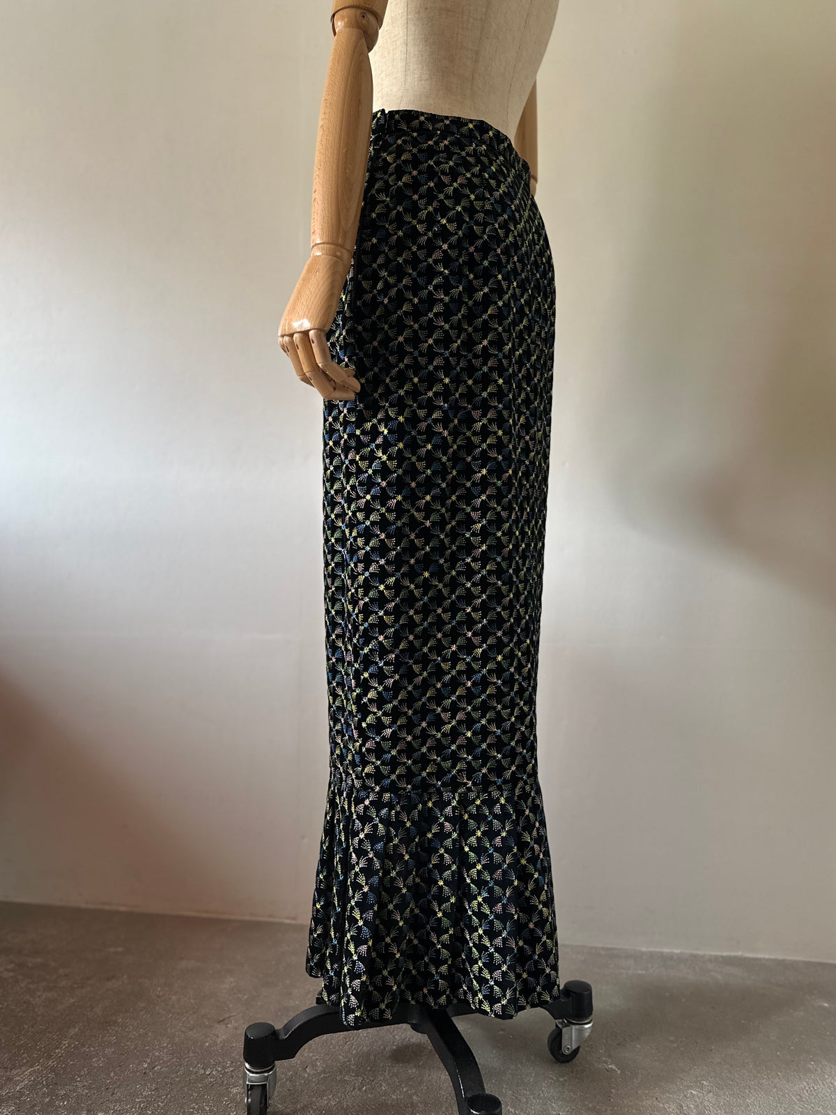 embroidery velvet maxi skirt