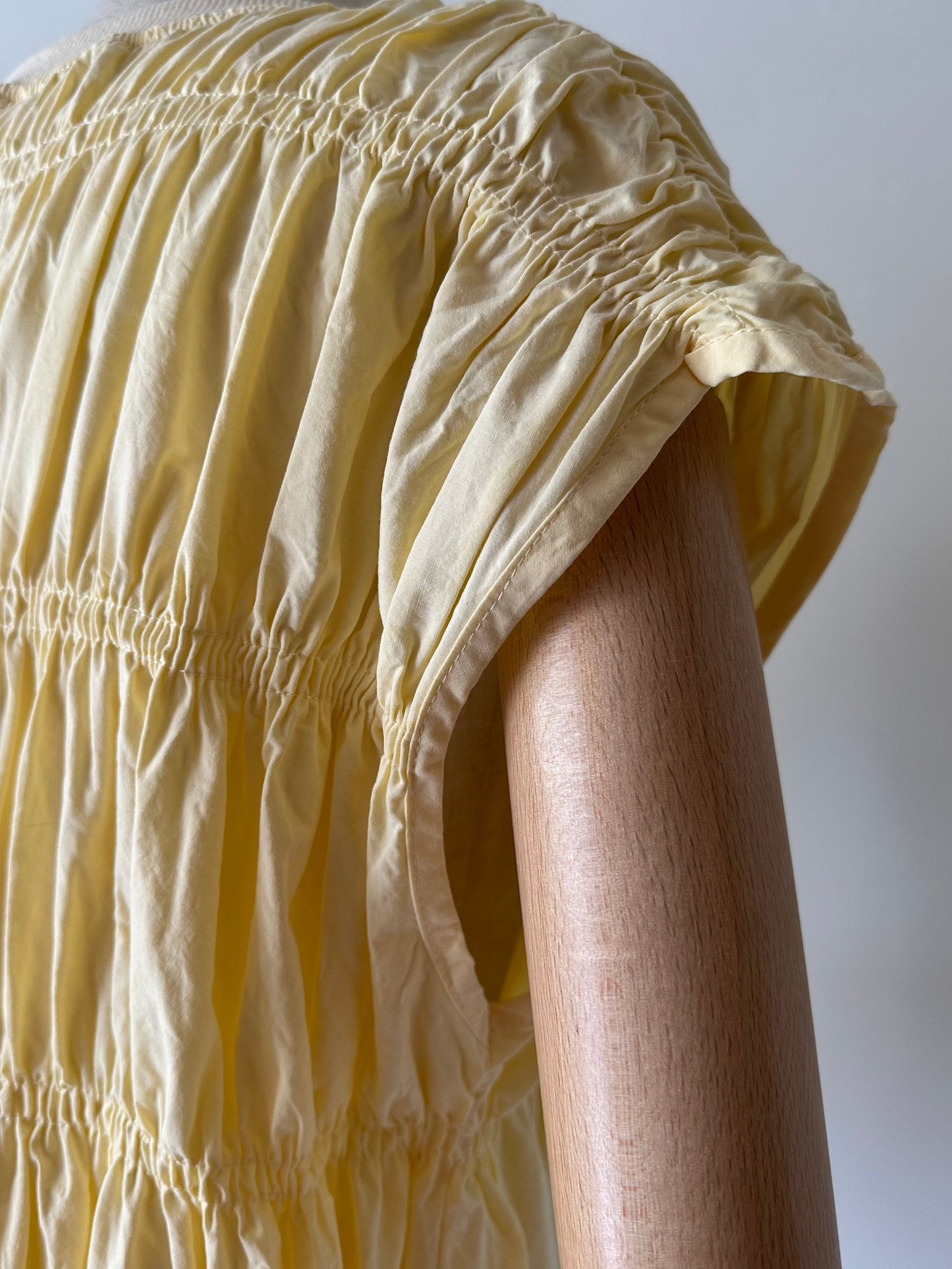 sleeveless shirring tops
