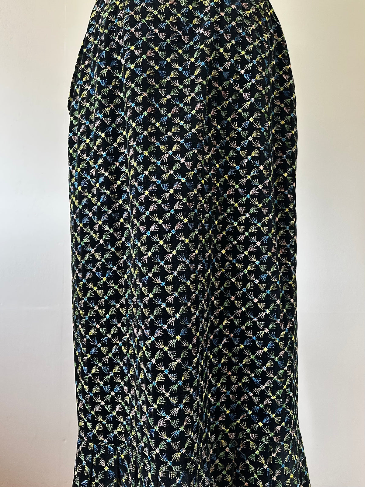 embroidery velvet maxi skirt