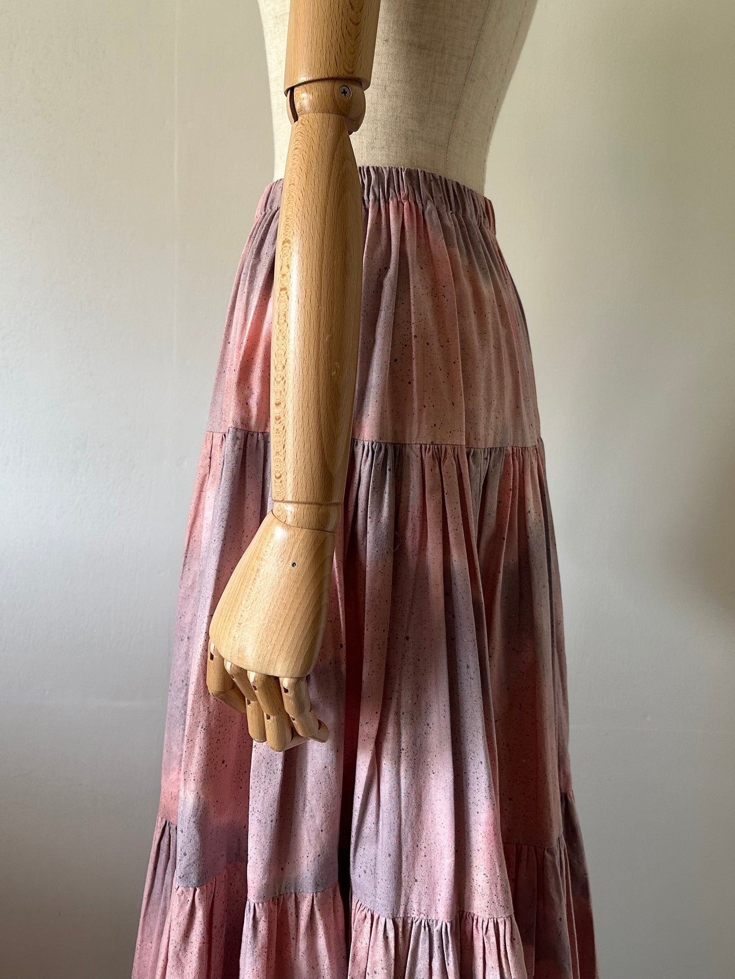 pale gradation tiered skirt