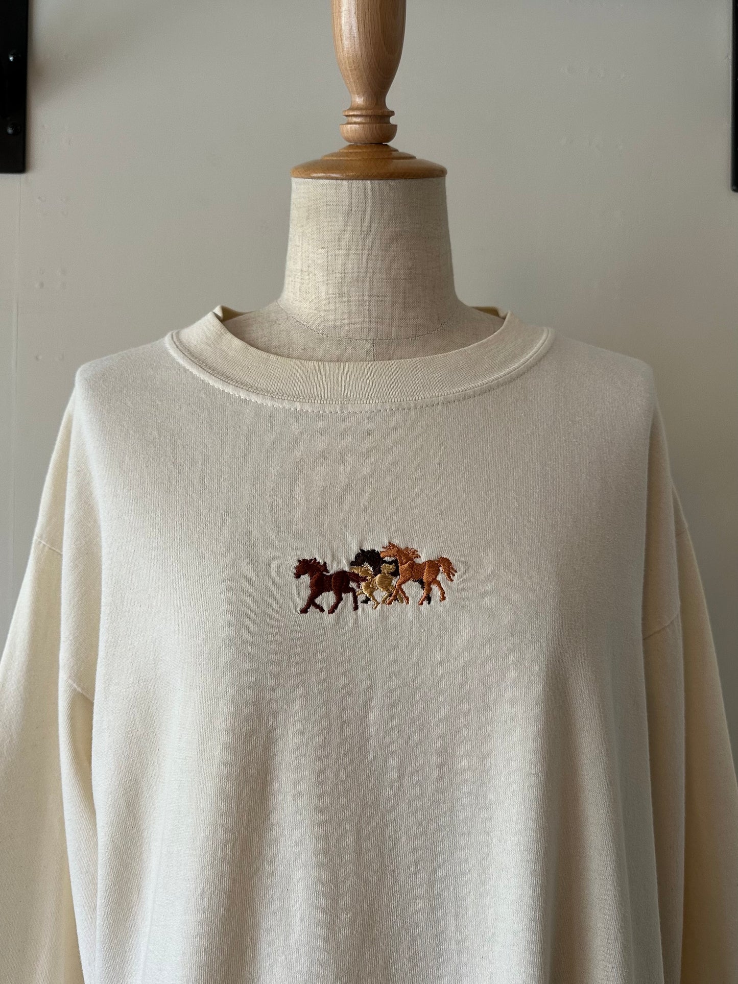 horse embroidery long sleeve T-shirt