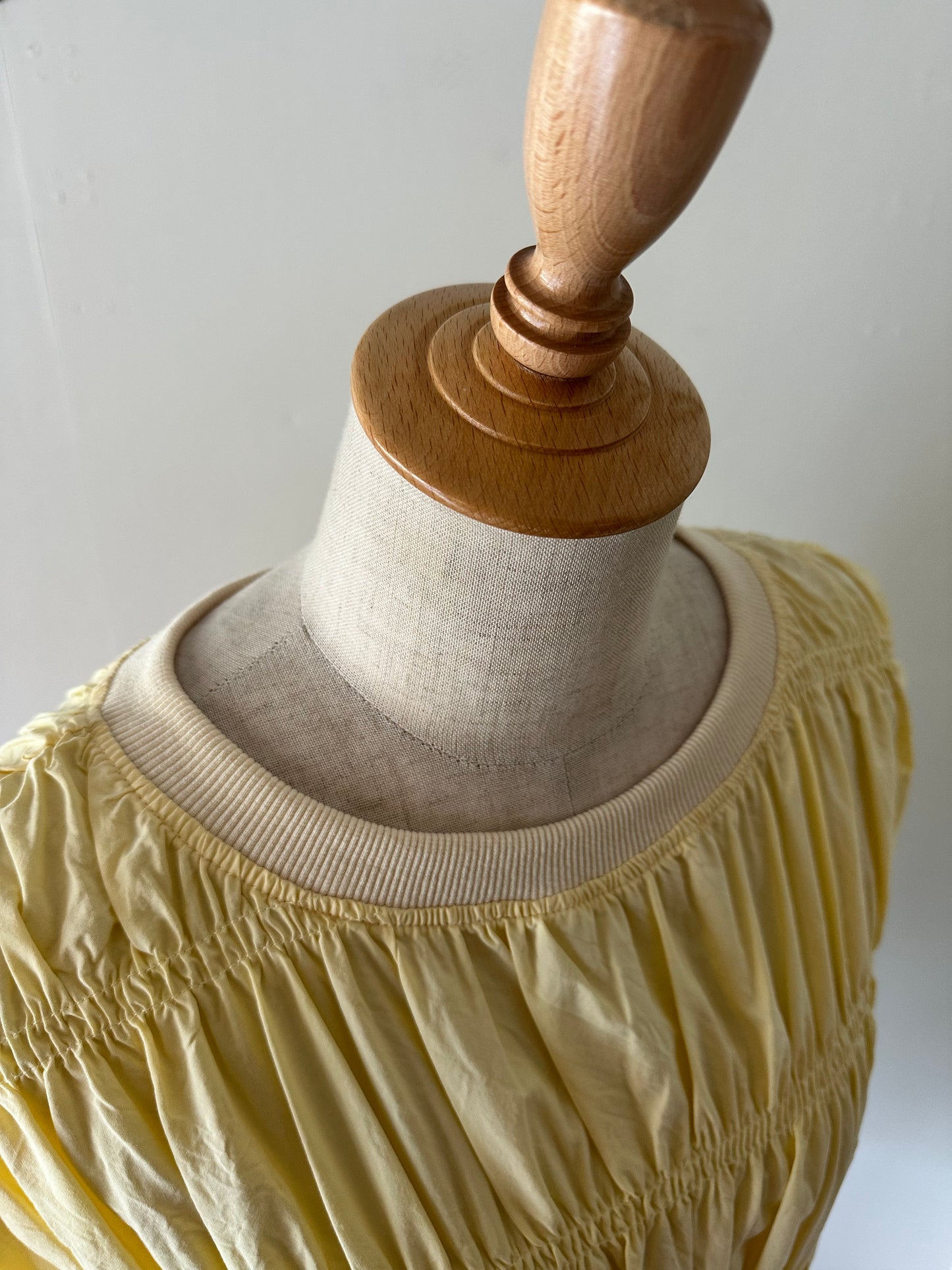 sleeveless shirring tops