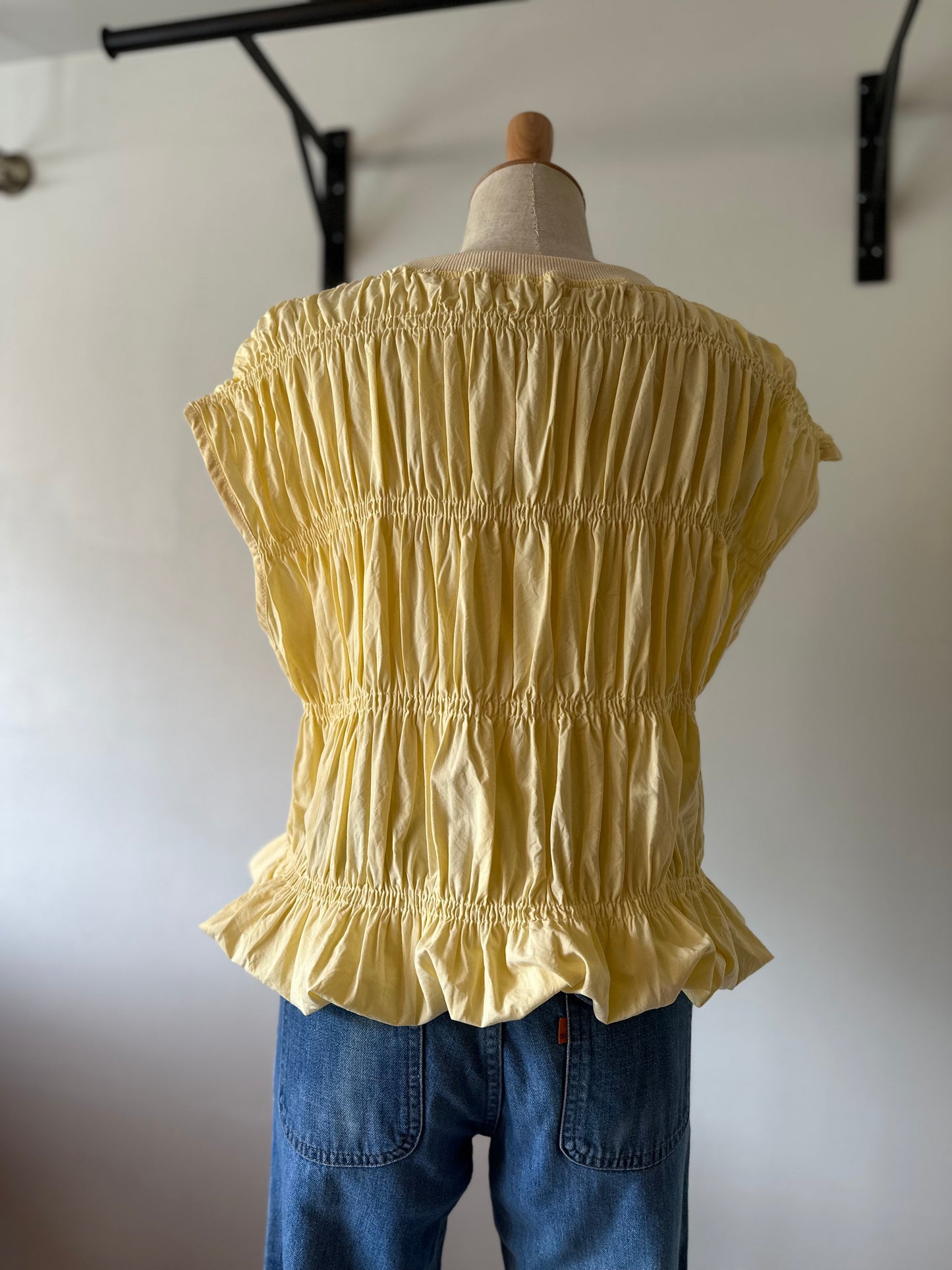 sleeveless shirring tops