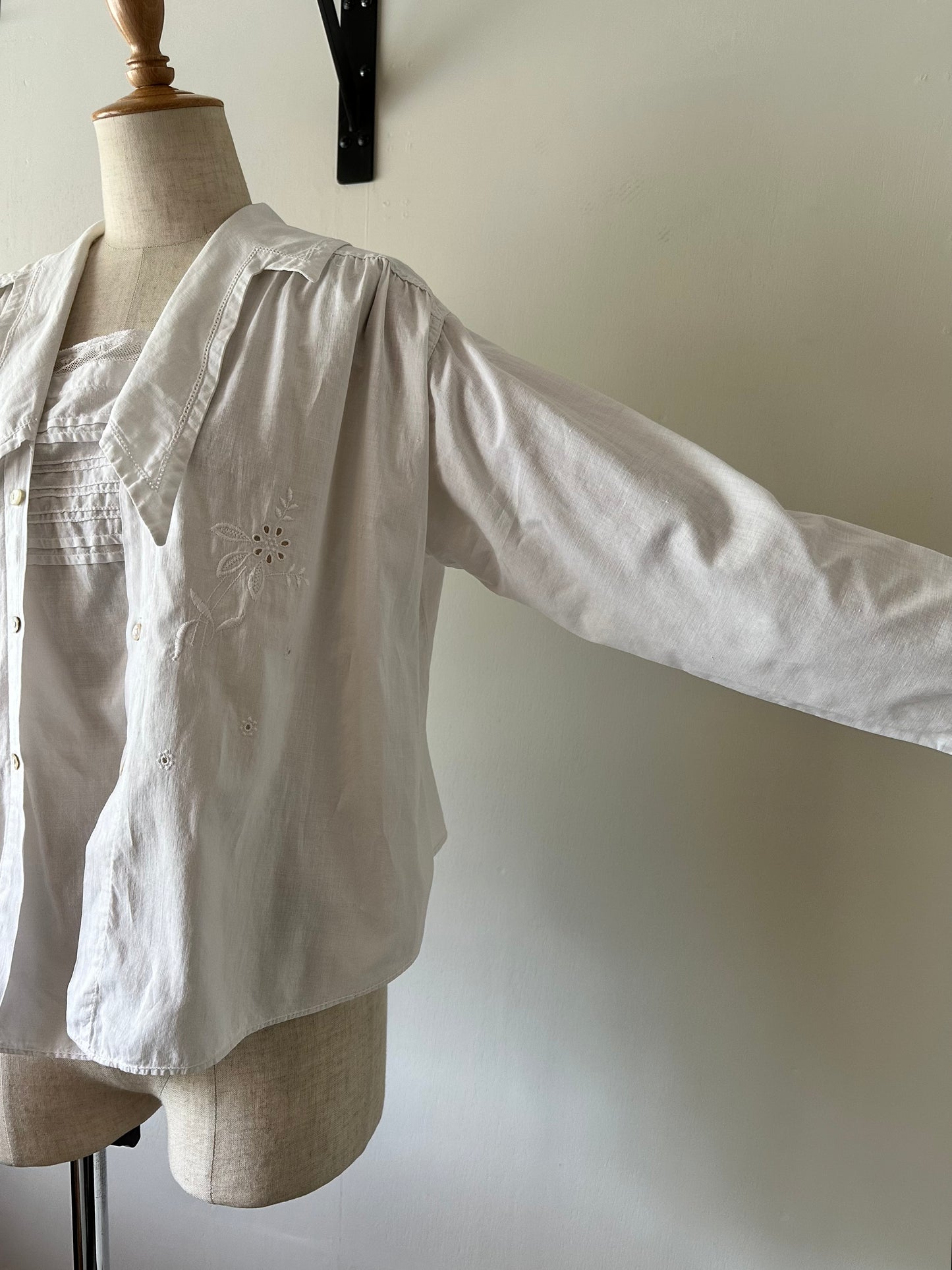embroidery lace blouse