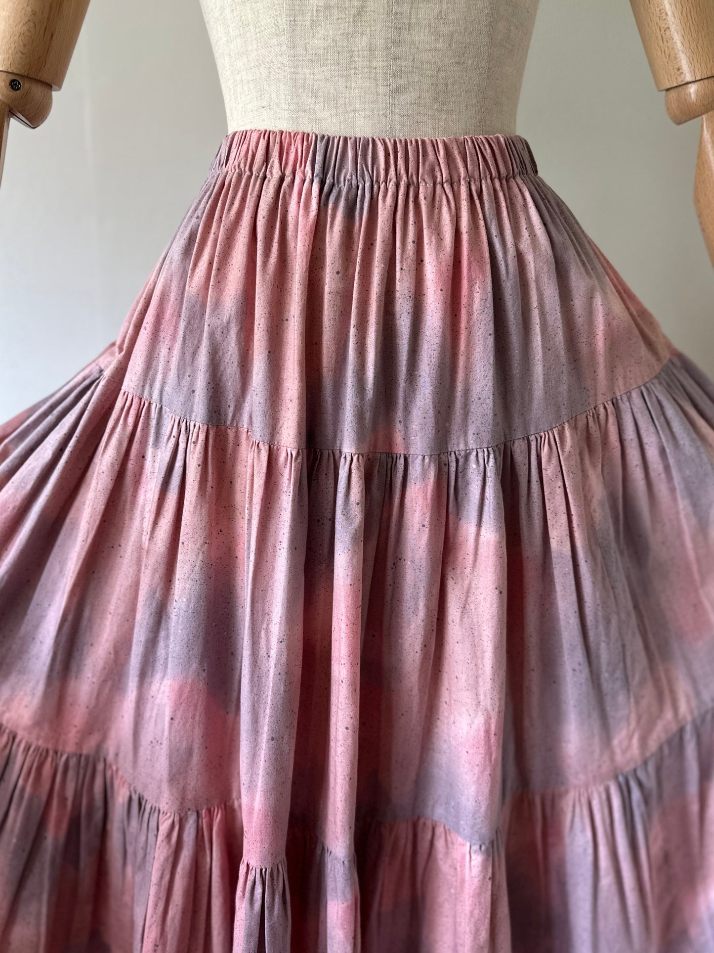 pale gradation tiered skirt