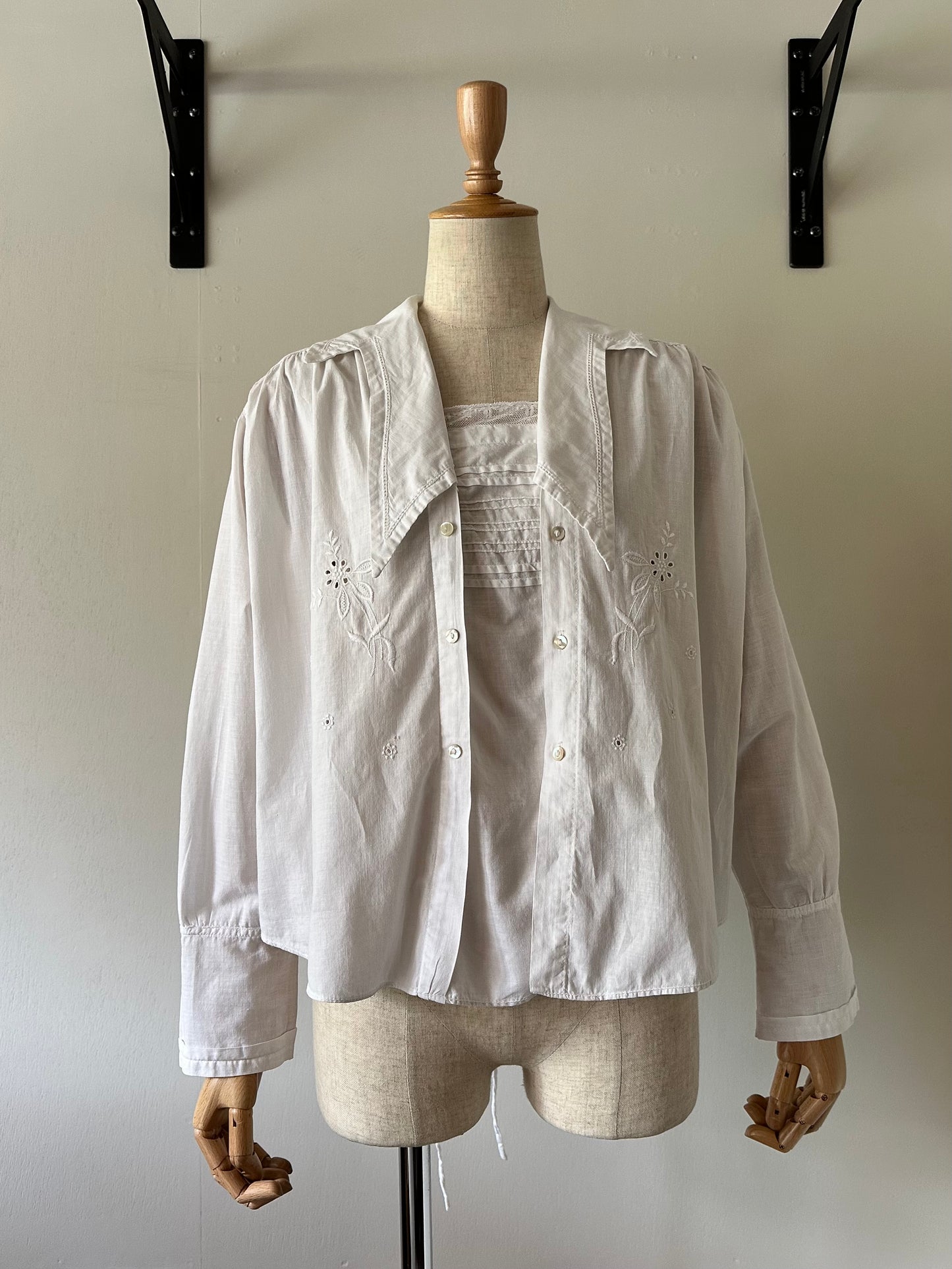 embroidery lace blouse
