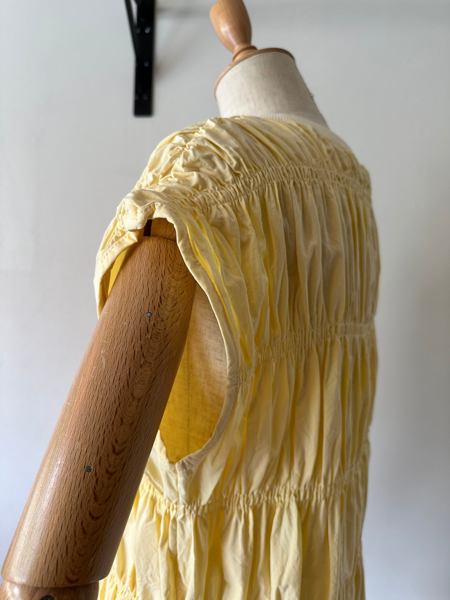 sleeveless shirring tops