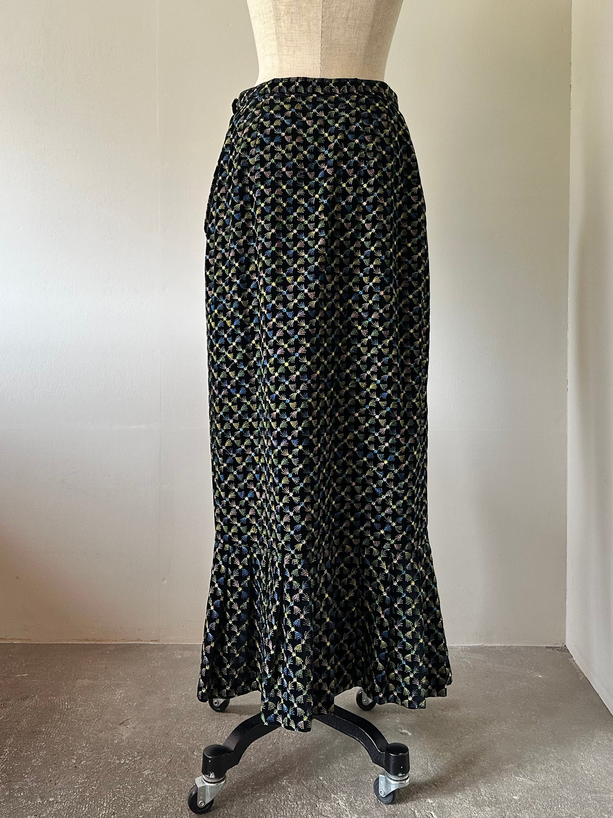 embroidery velvet maxi skirt