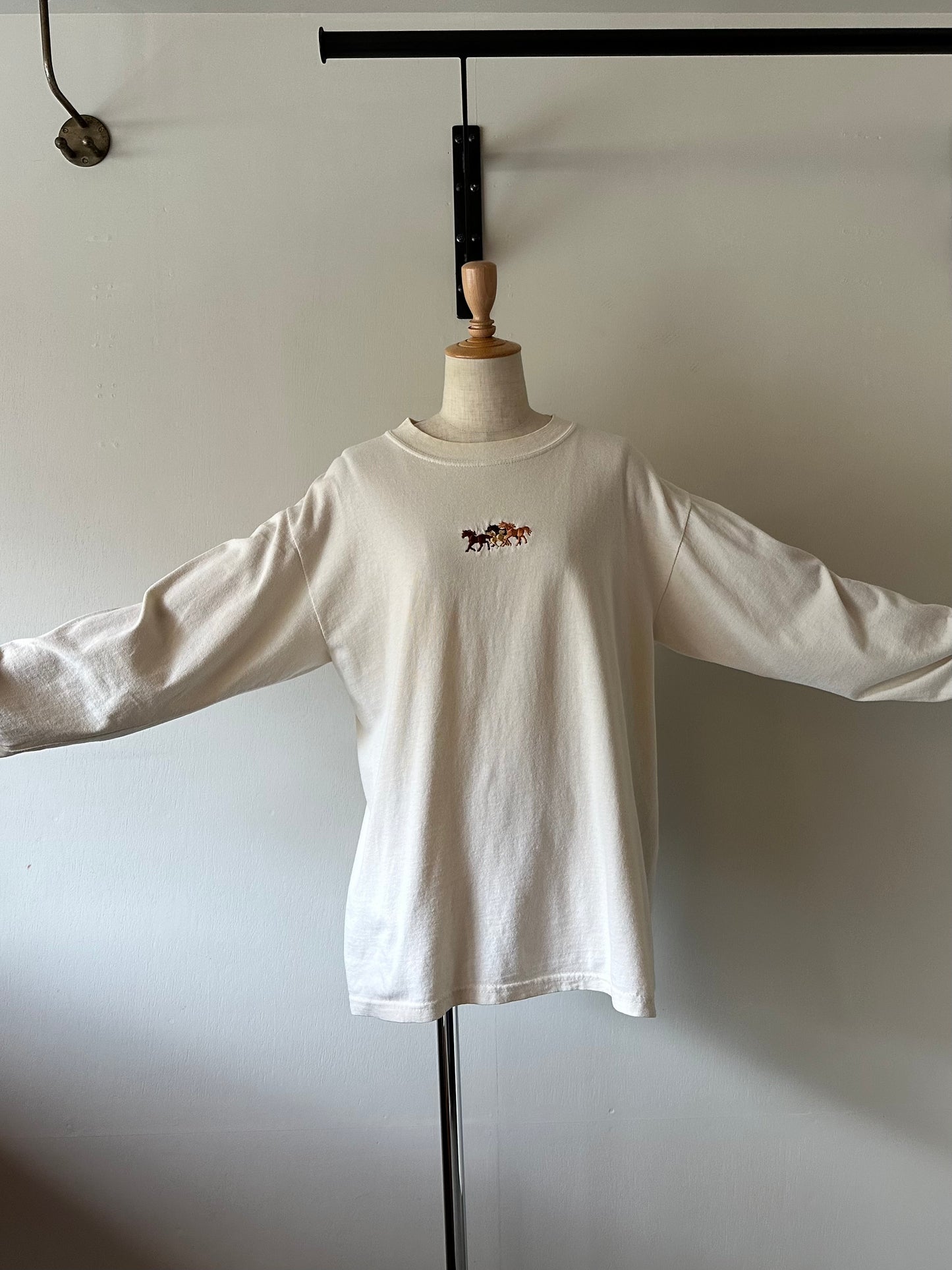 horse embroidery long sleeve T-shirt