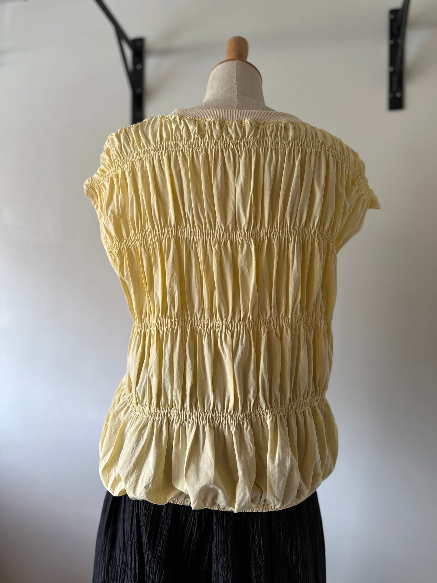 sleeveless shirring tops