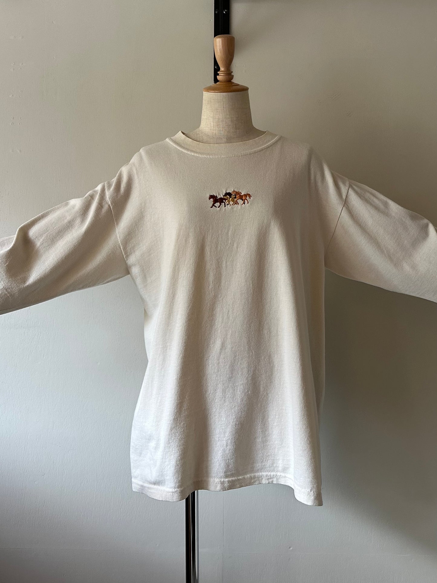 horse embroidery long sleeve T-shirt