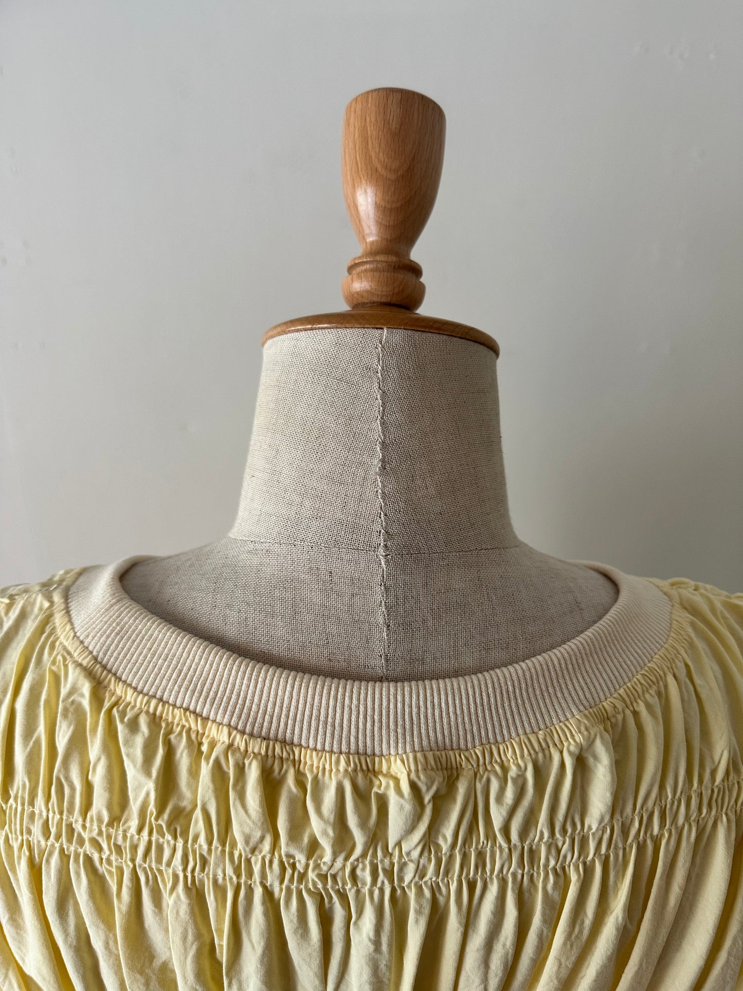 sleeveless shirring tops