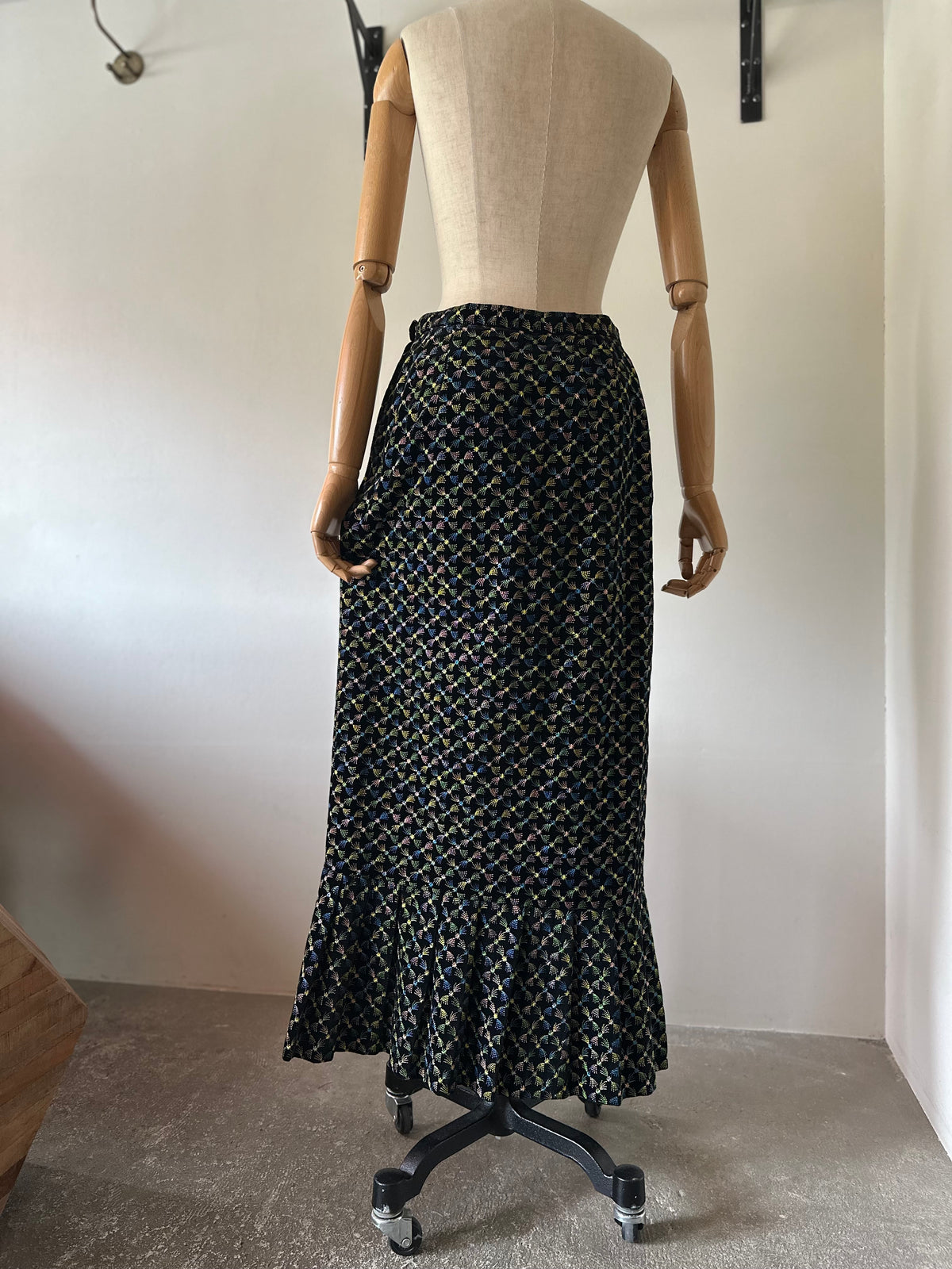 embroidery velvet maxi skirt