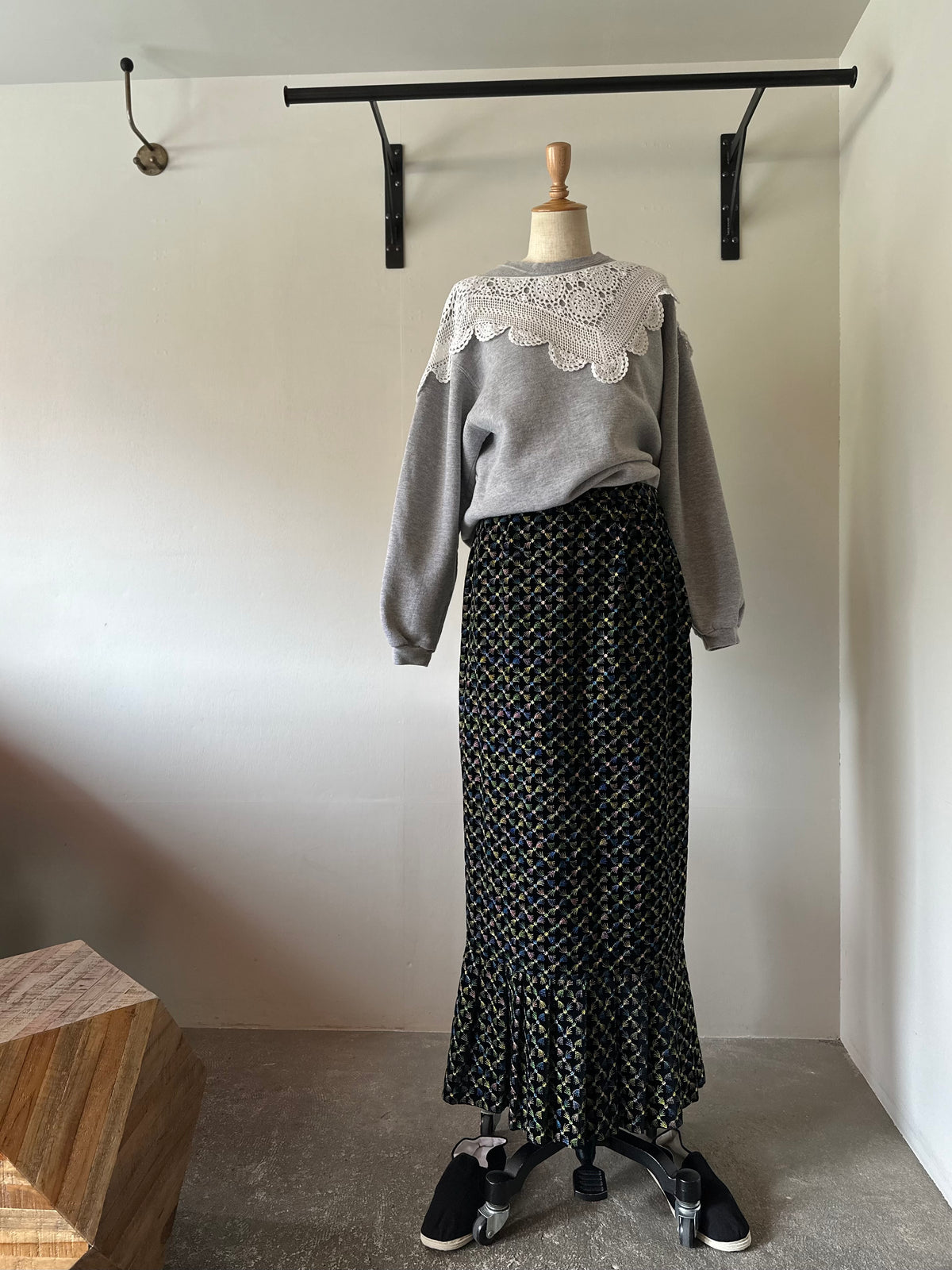 embroidery velvet maxi skirt