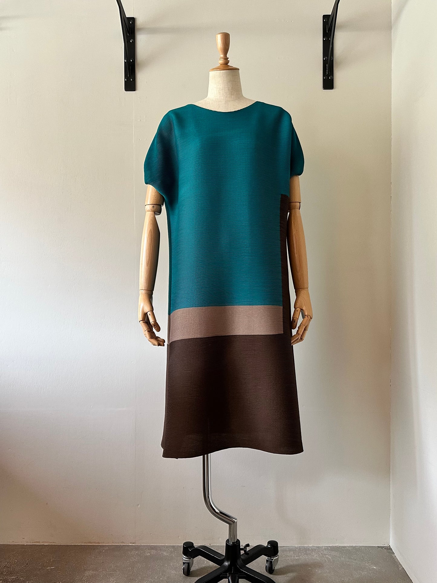 color block pleats dress