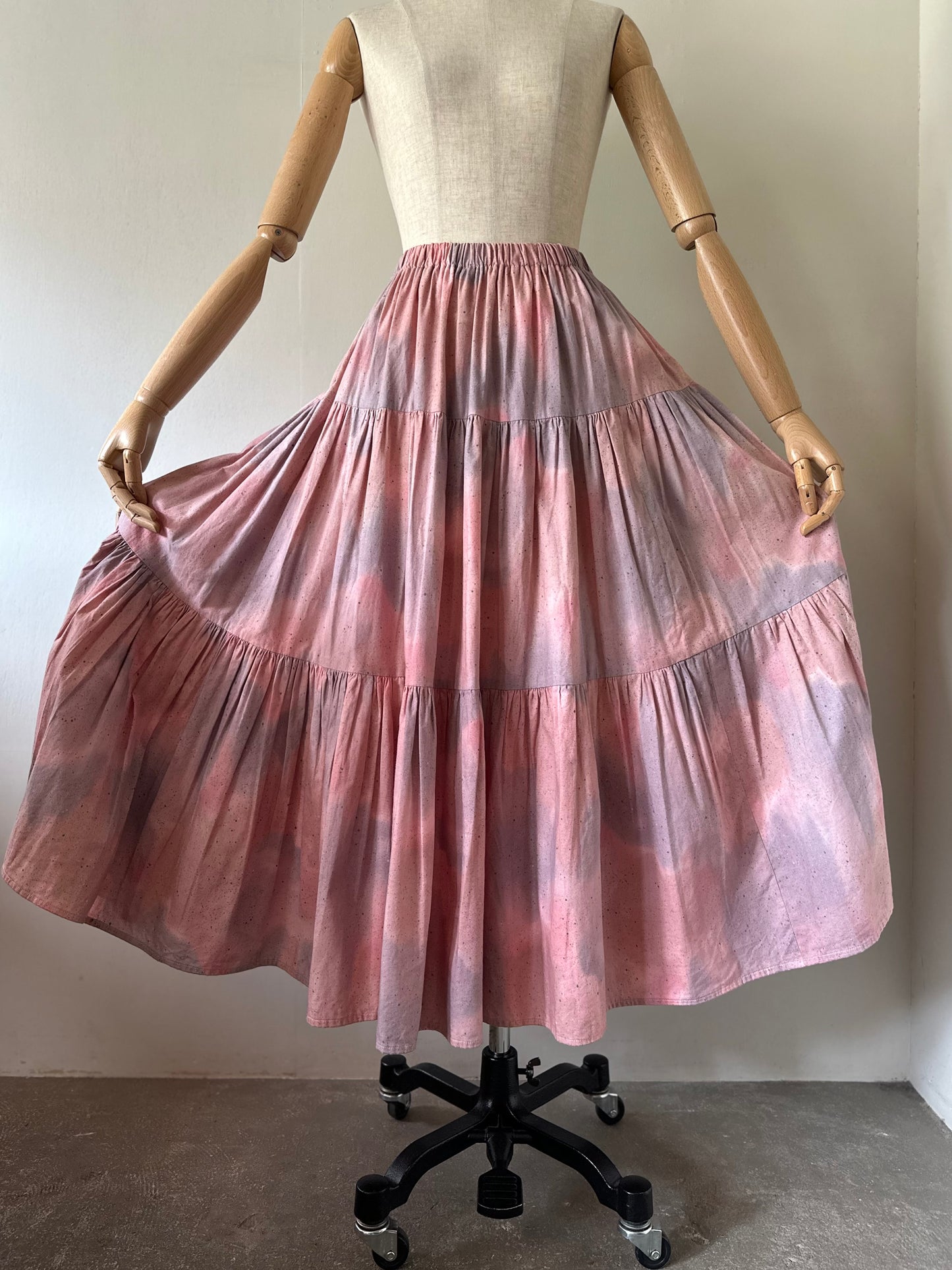 pale gradation tiered skirt