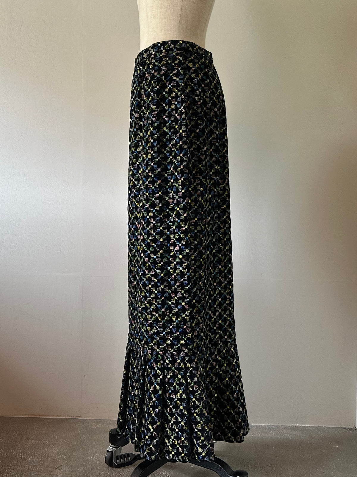 embroidery velvet maxi skirt