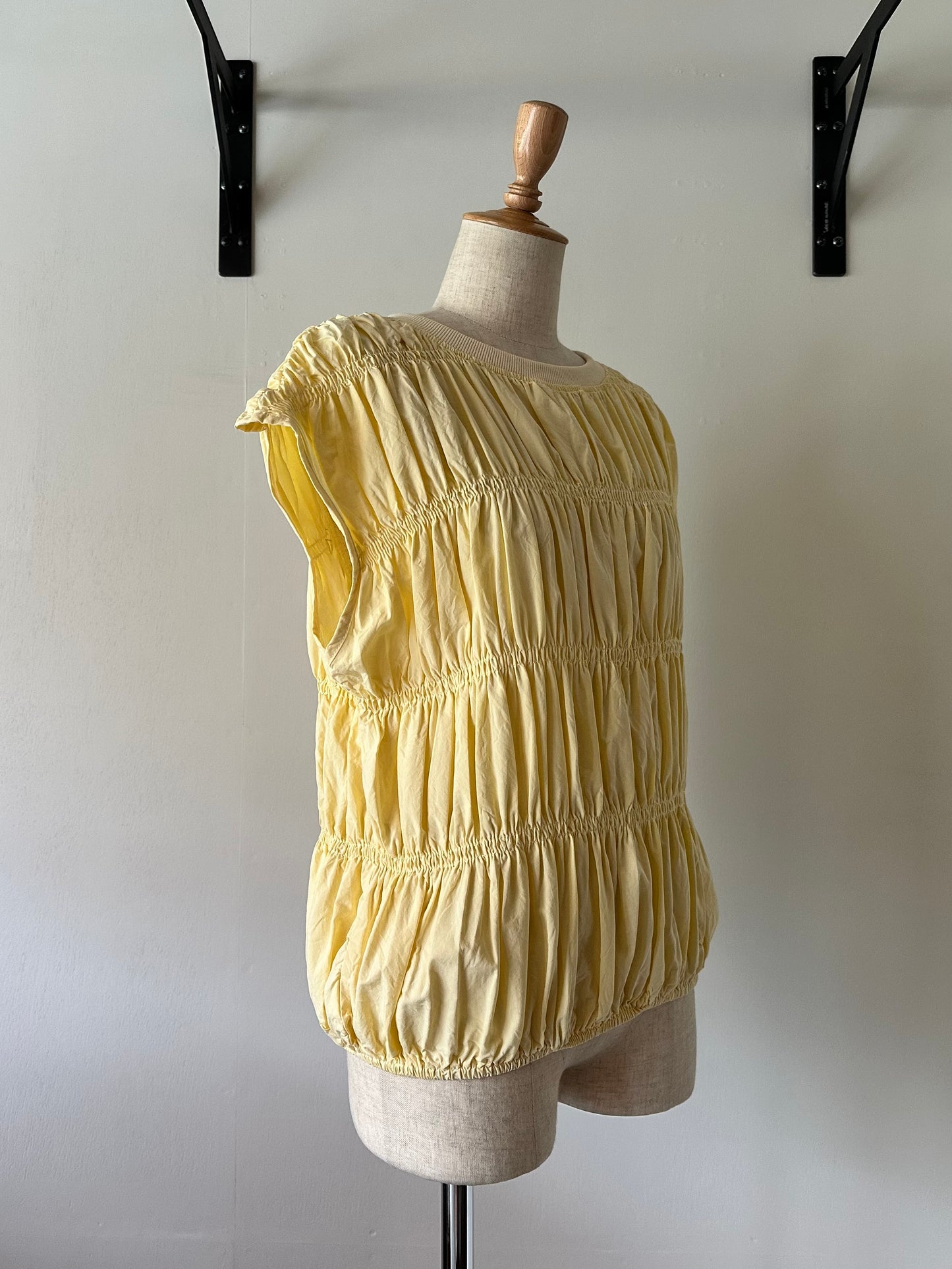 sleeveless shirring tops
