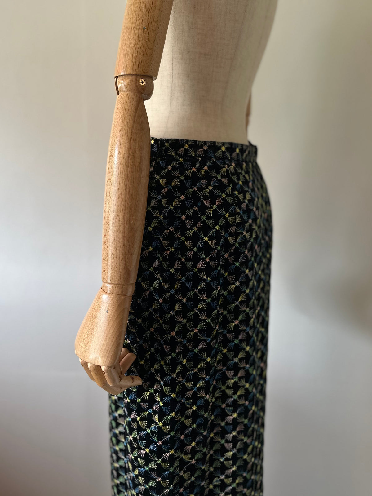 embroidery velvet maxi skirt
