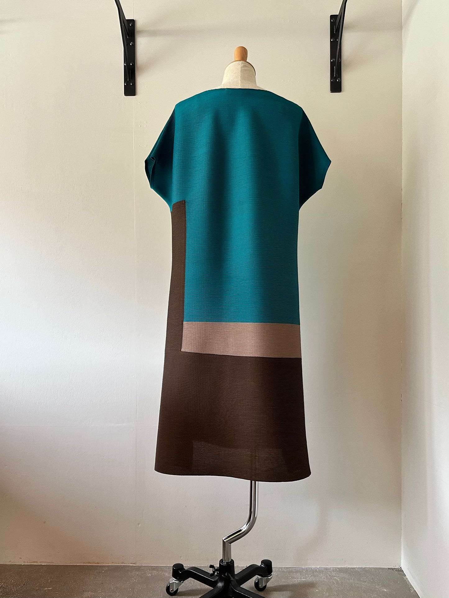 color block pleats dress