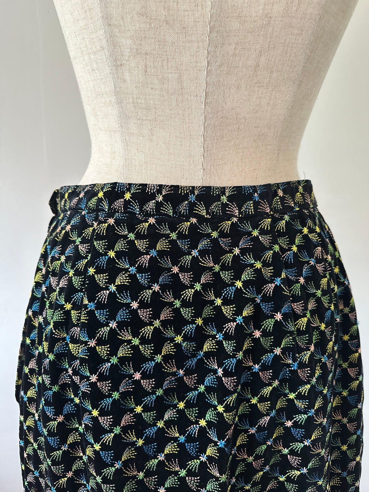 embroidery velvet maxi skirt