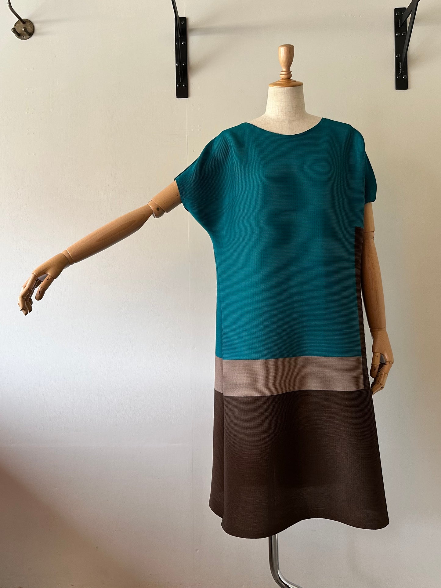 color block pleats dress