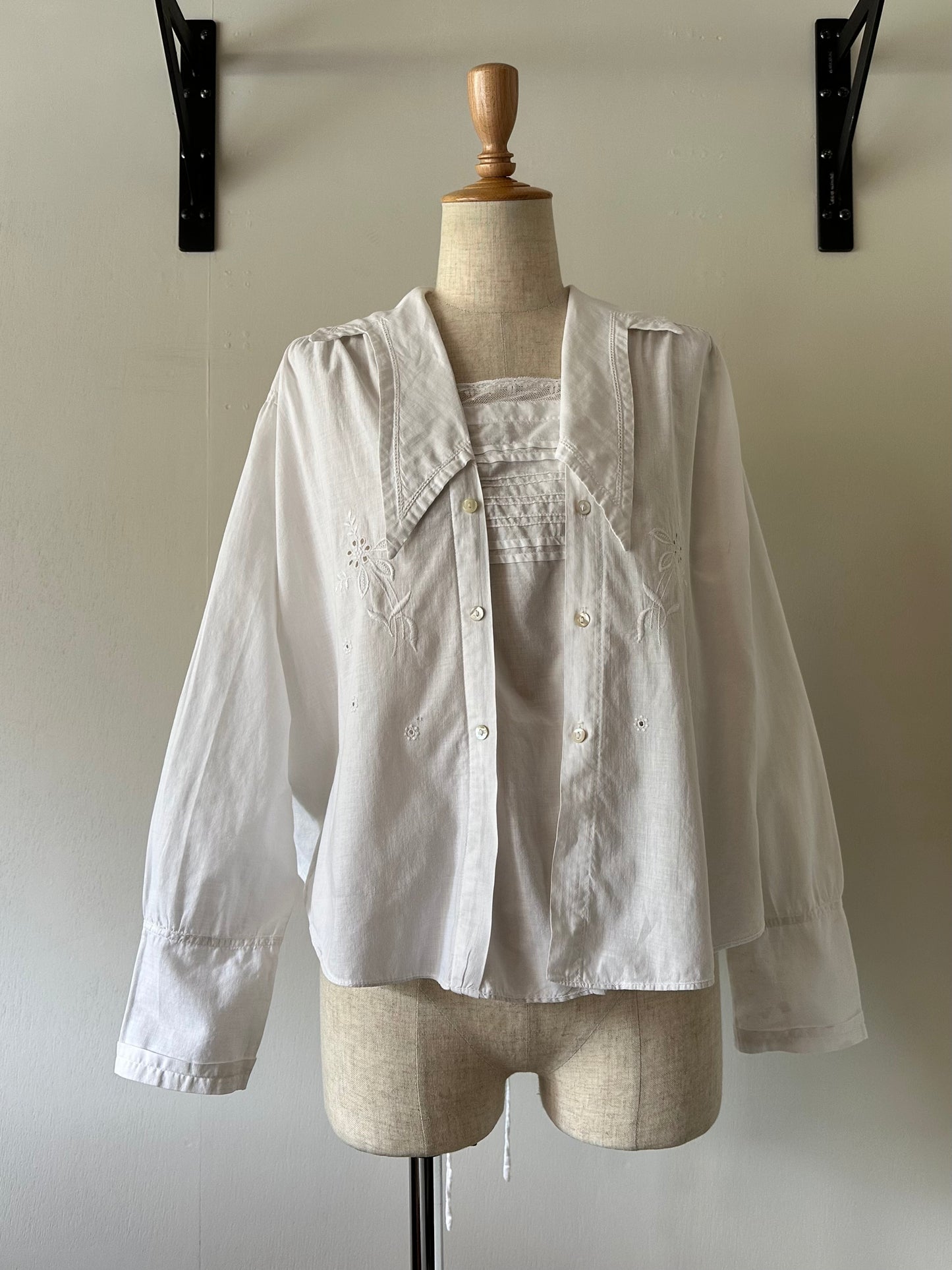 embroidery lace blouse