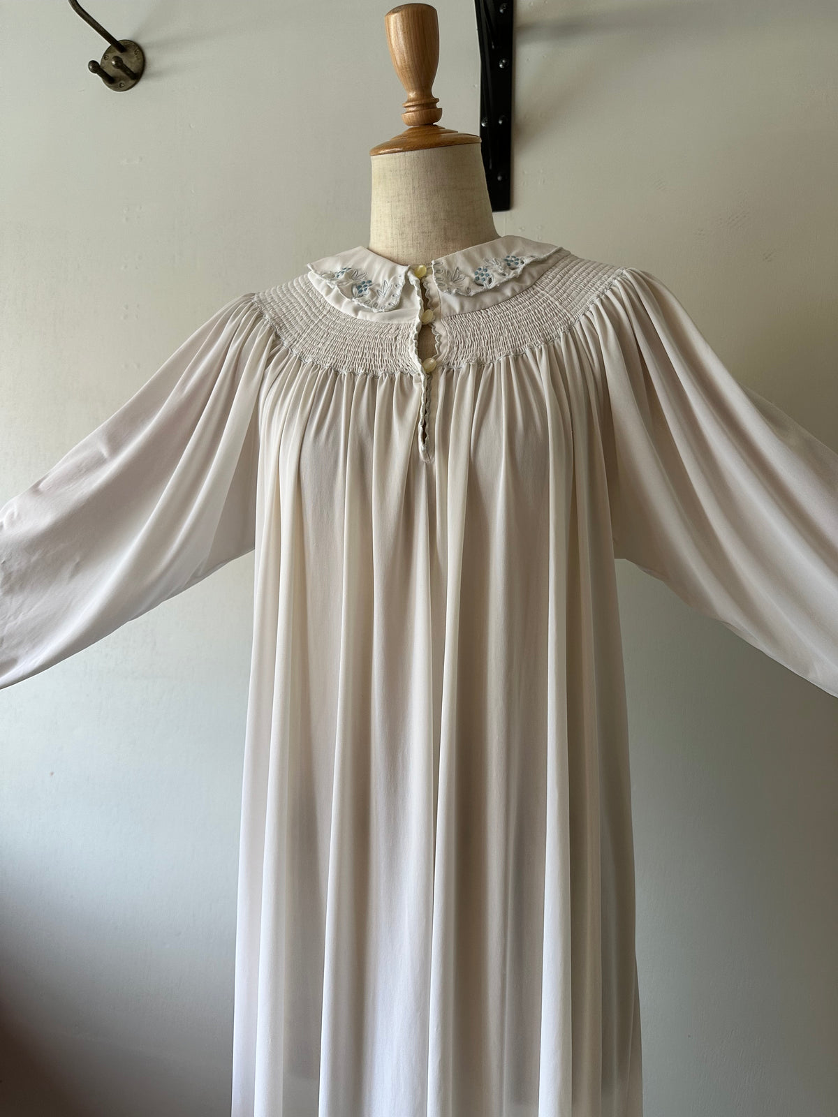 embroidery collar night dress