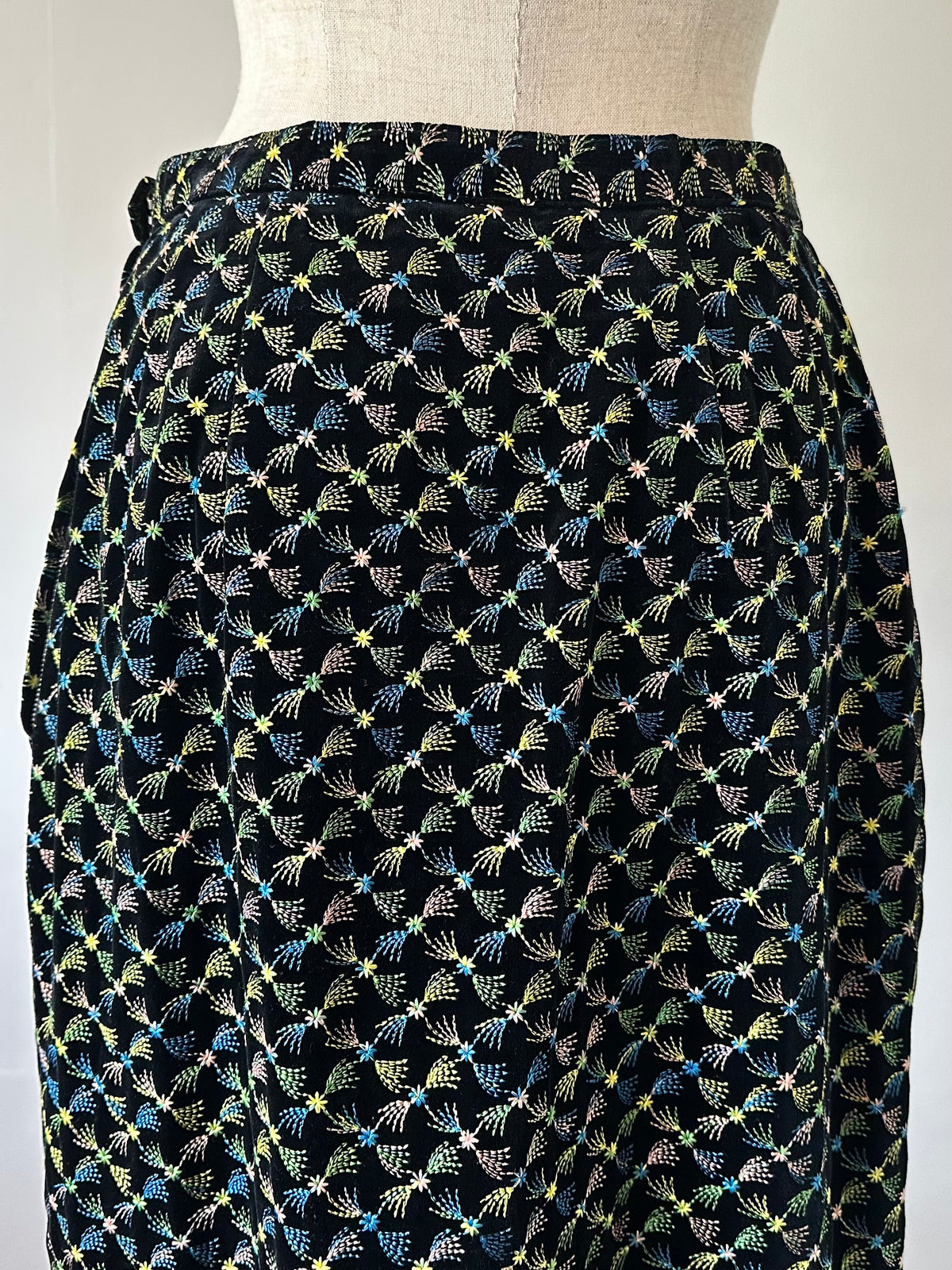 embroidery velvet maxi skirt