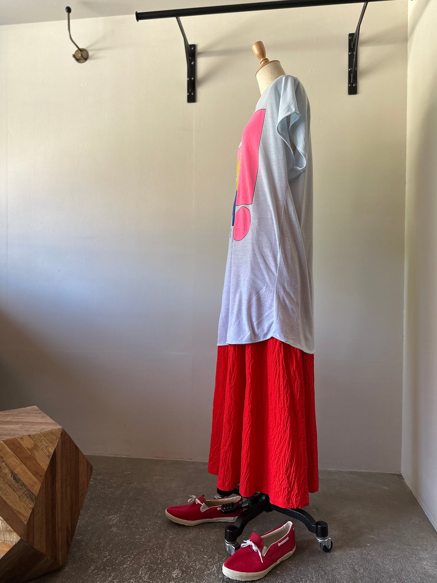 sleeveless print T-shirt