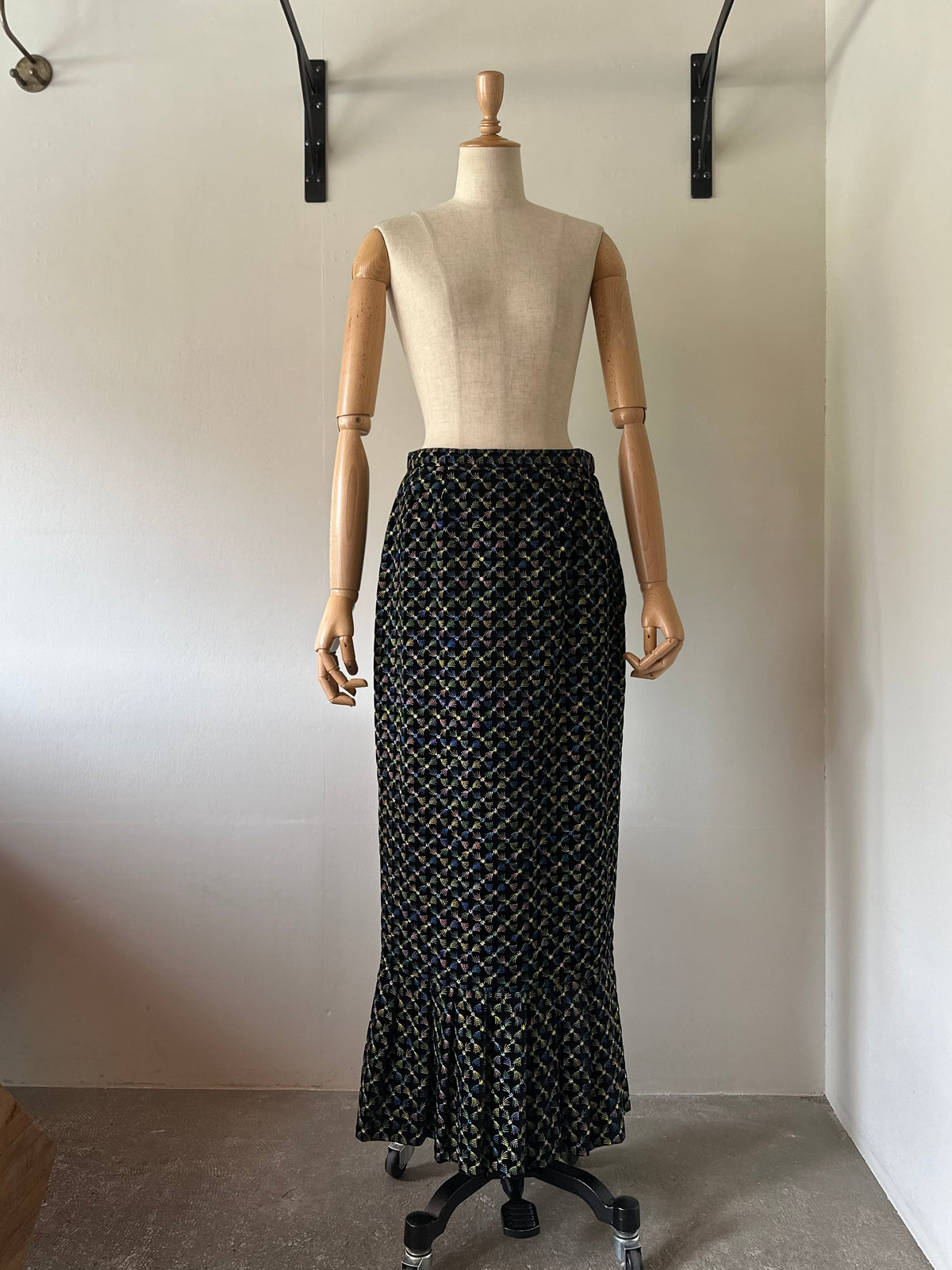embroidery velvet maxi skirt