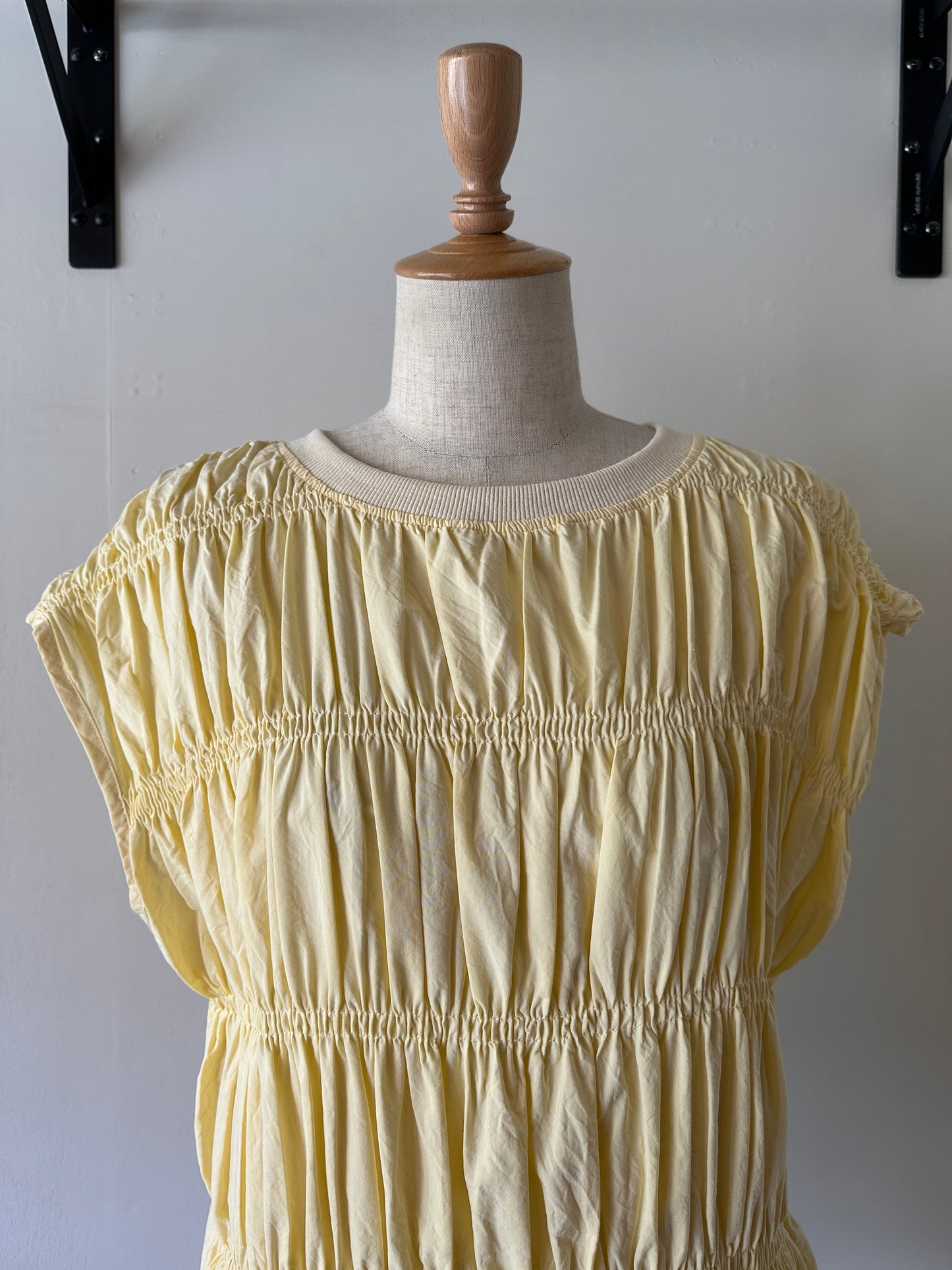 sleeveless shirring tops