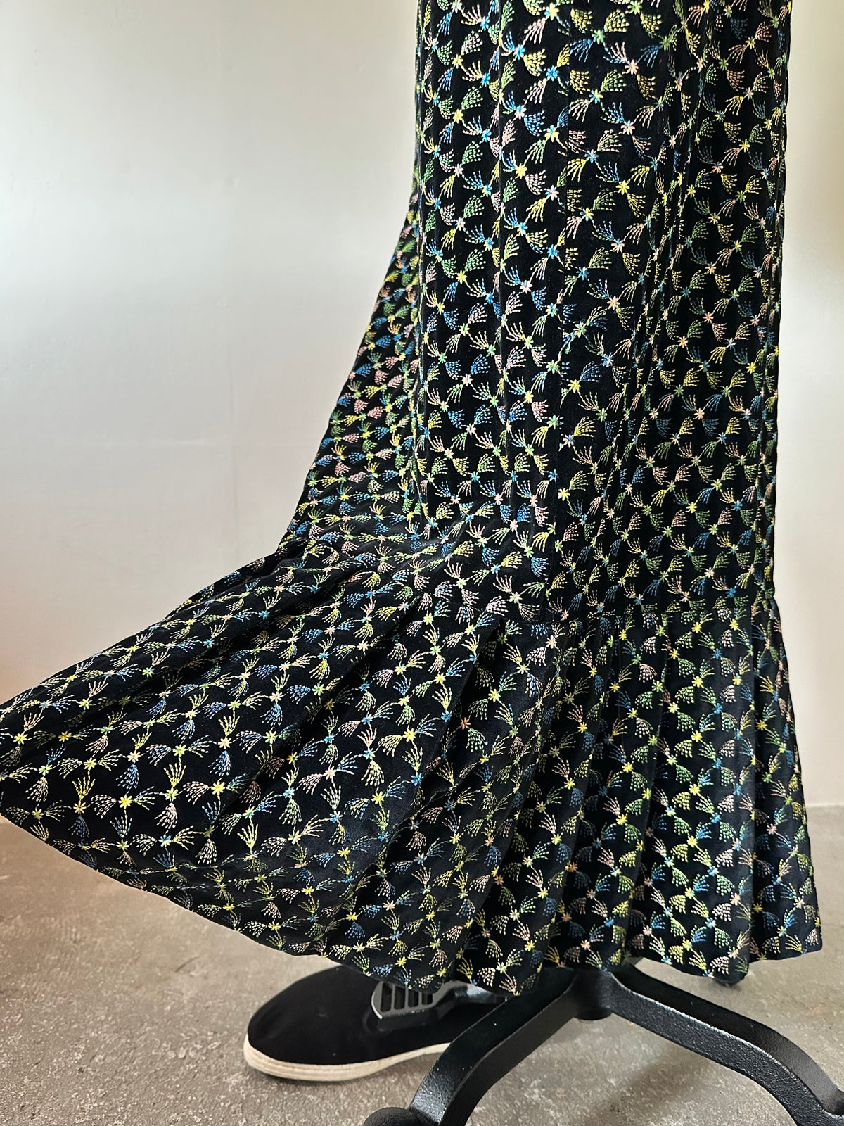 embroidery velvet maxi skirt