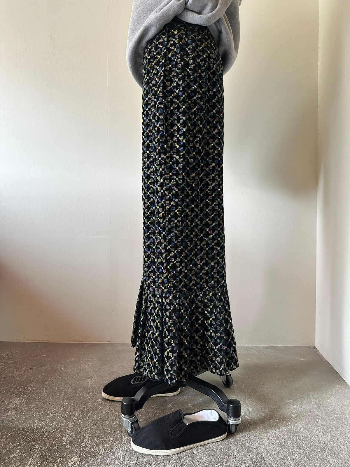 embroidery velvet maxi skirt