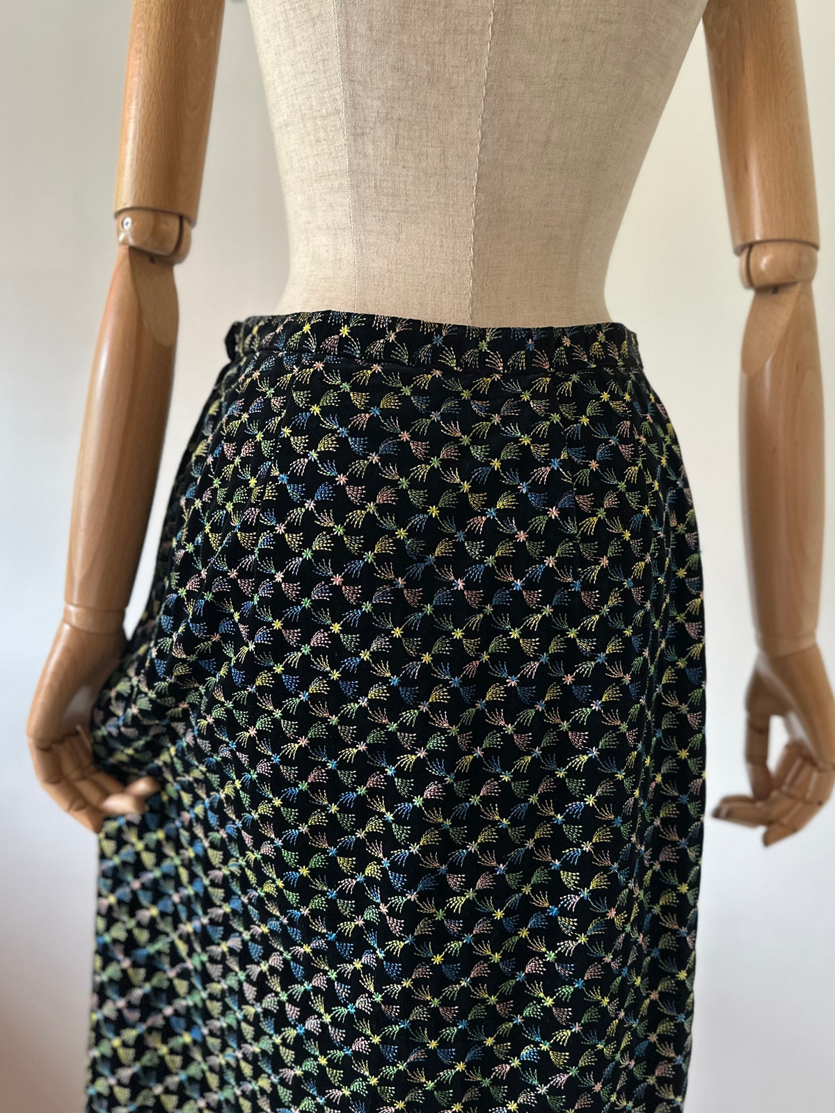 embroidery velvet maxi skirt