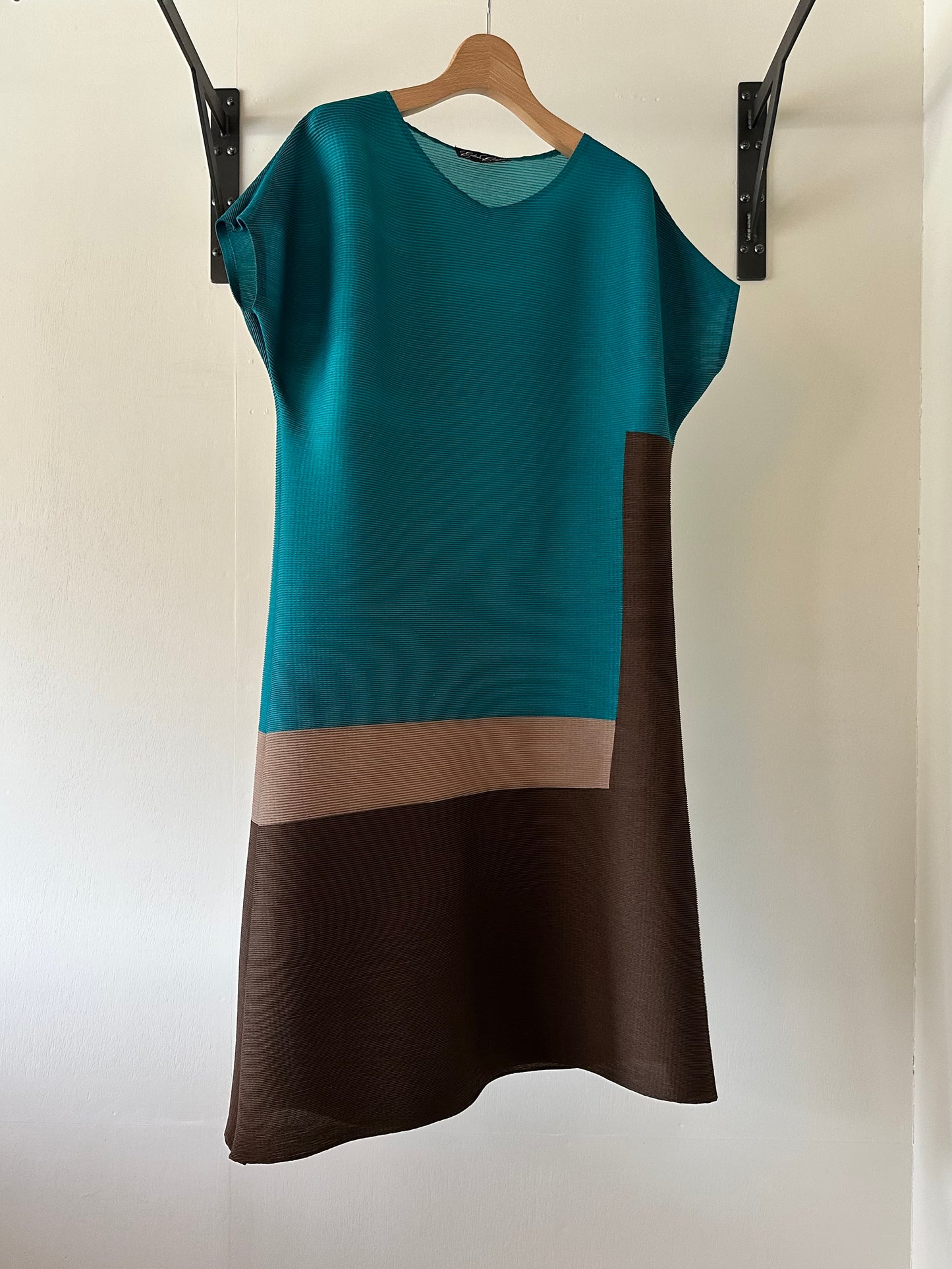 color block pleats dress