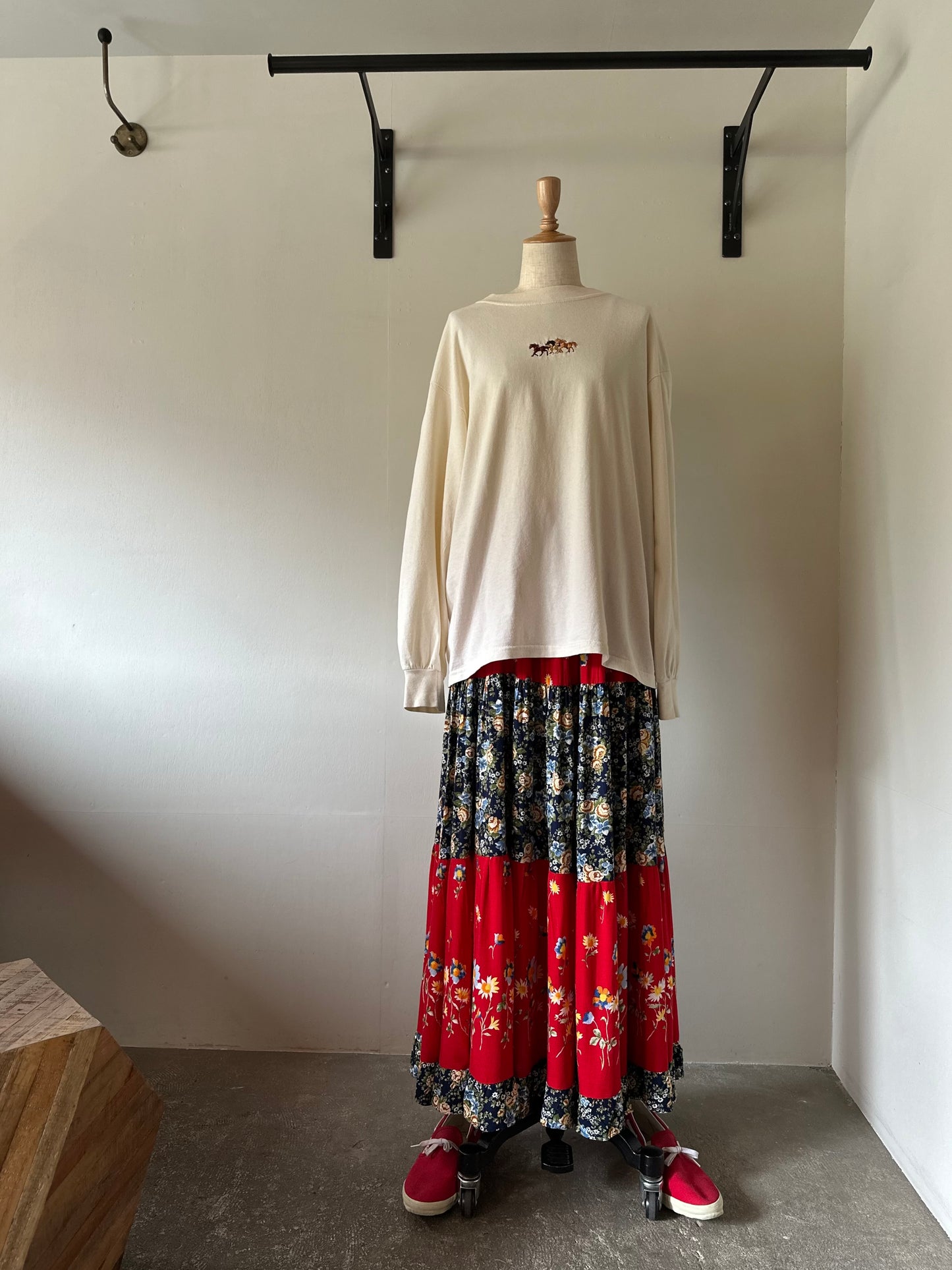 horse embroidery long sleeve T-shirt