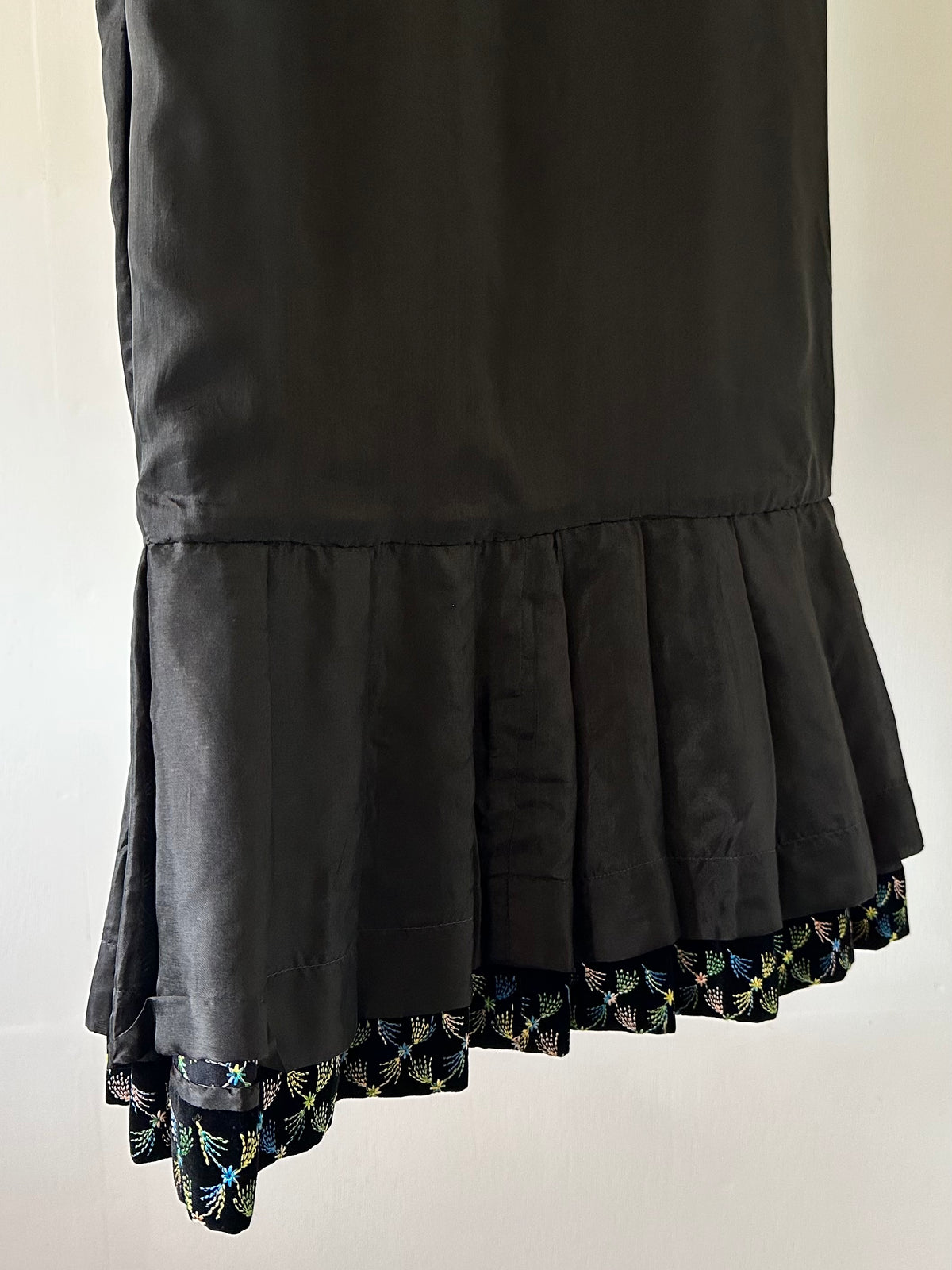embroidery velvet maxi skirt