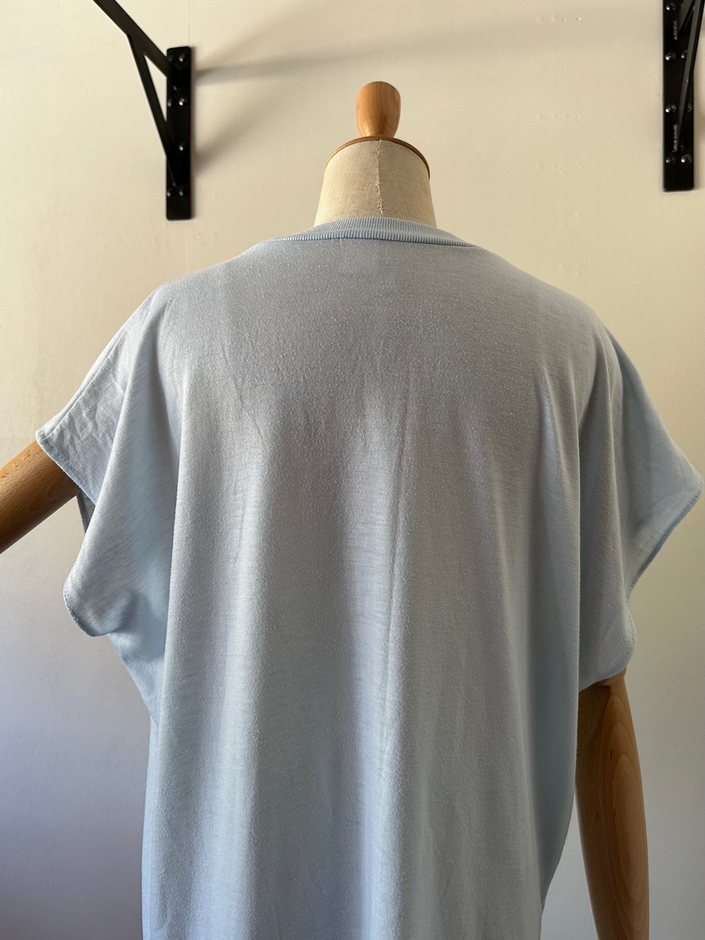 sleeveless print T-shirt