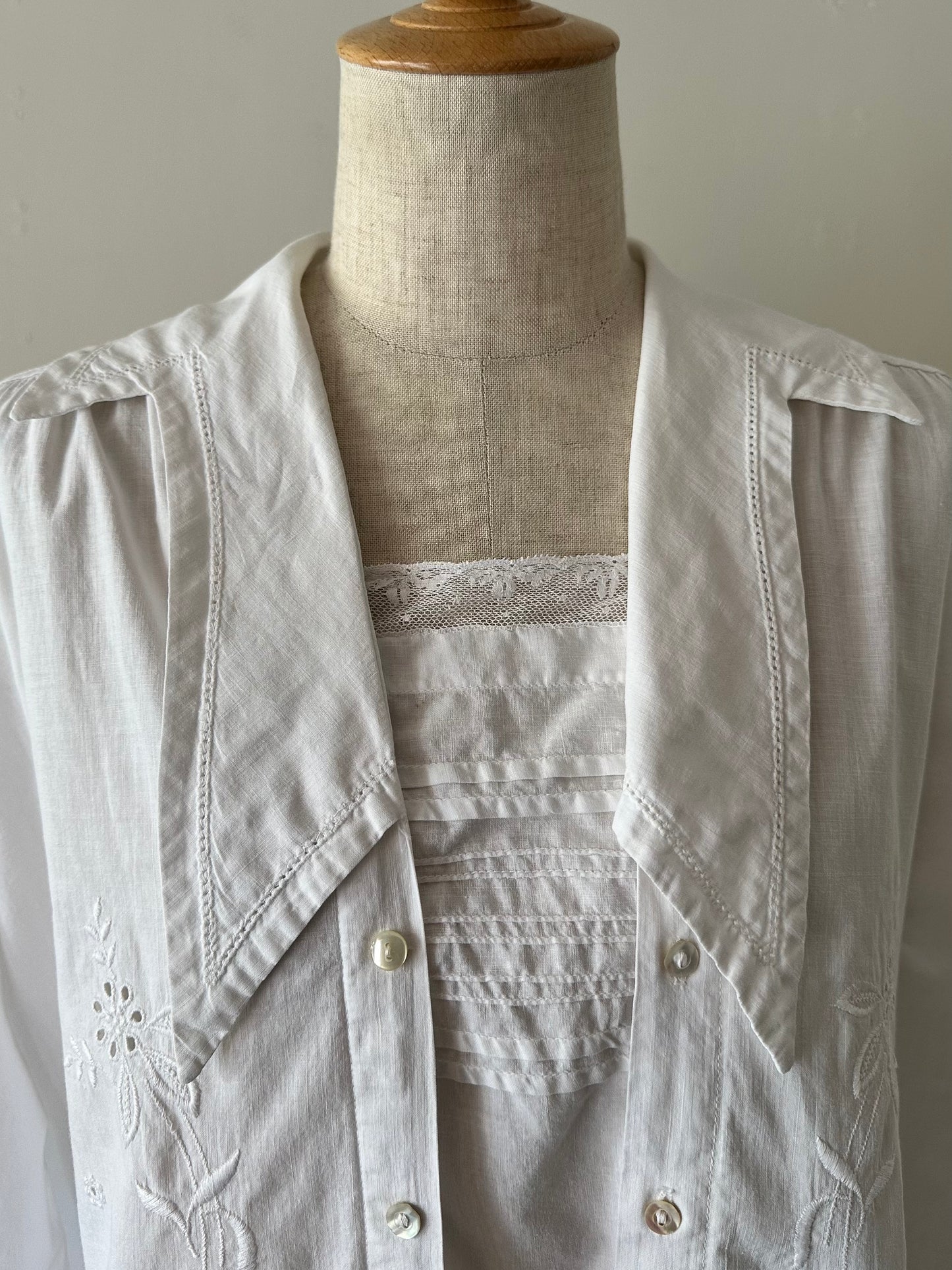 embroidery lace blouse