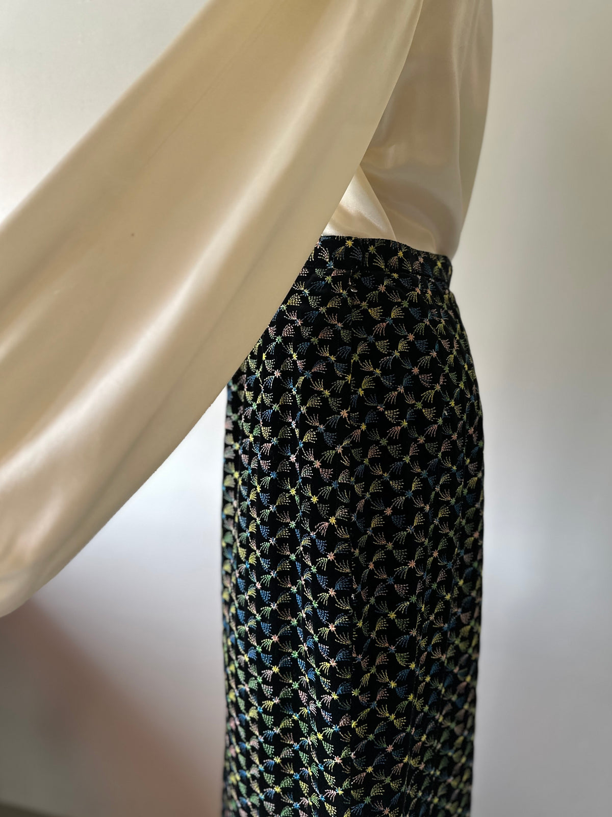 embroidery velvet maxi skirt
