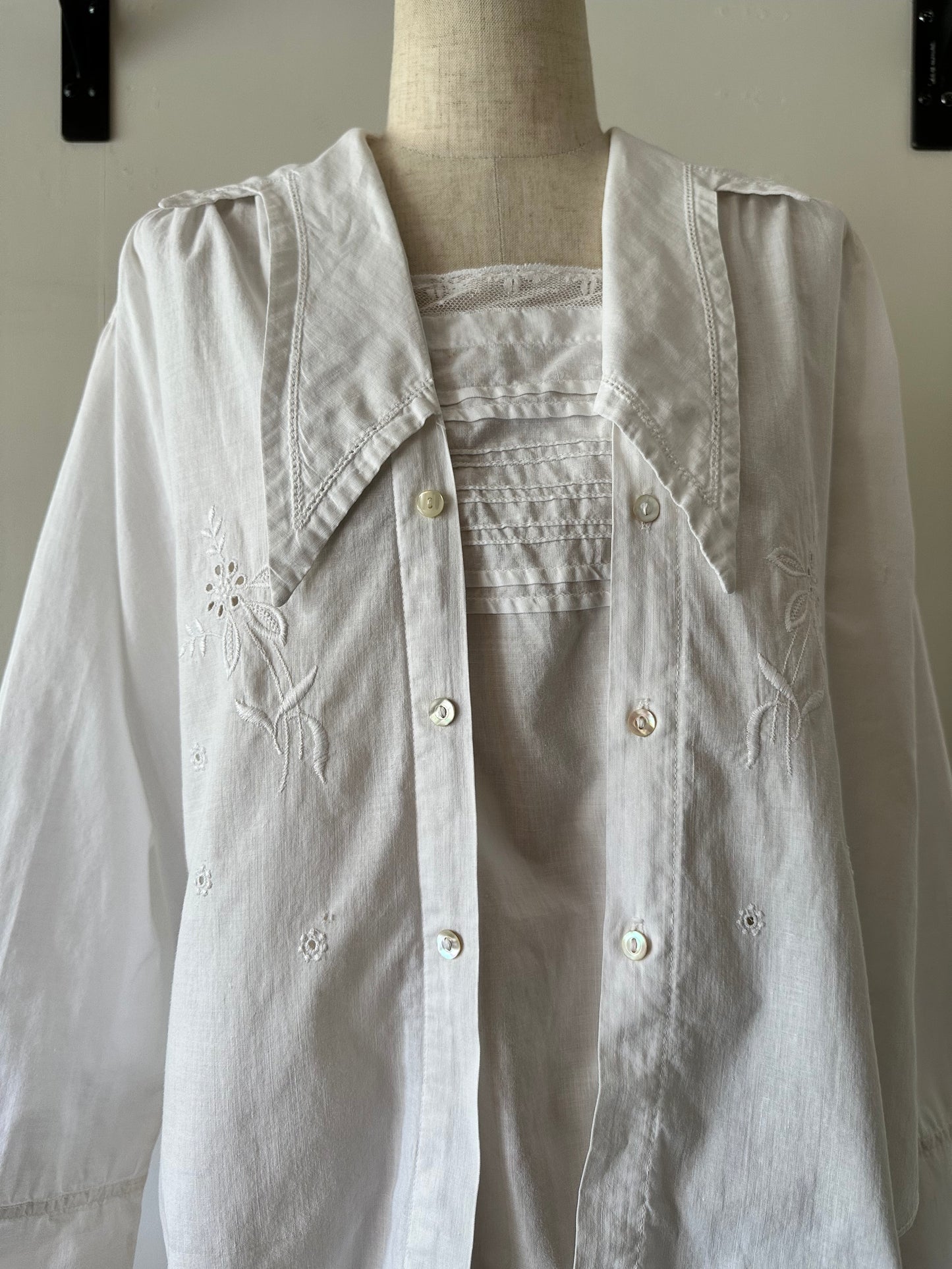 embroidery lace blouse